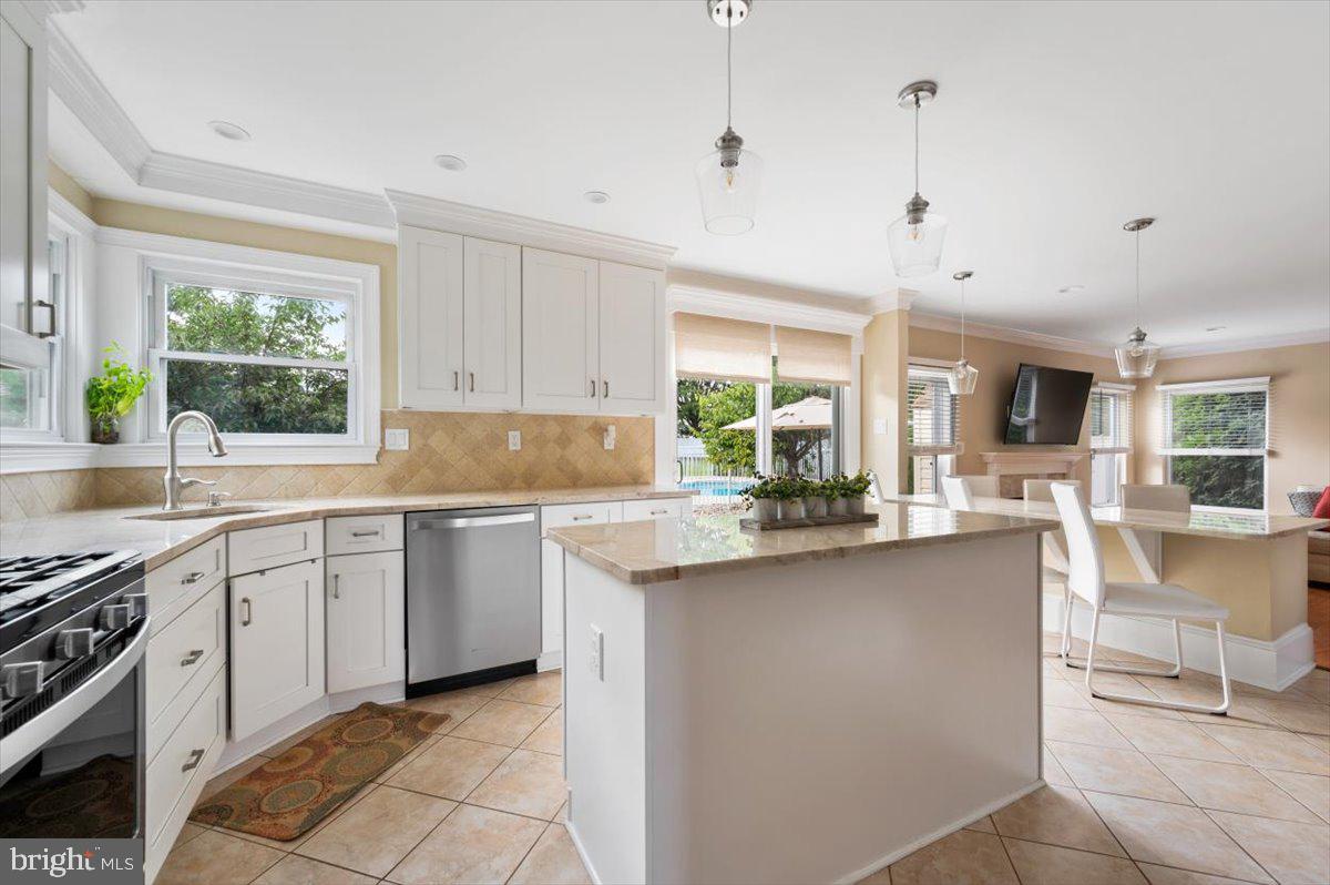 HIDDEN POND - Residential