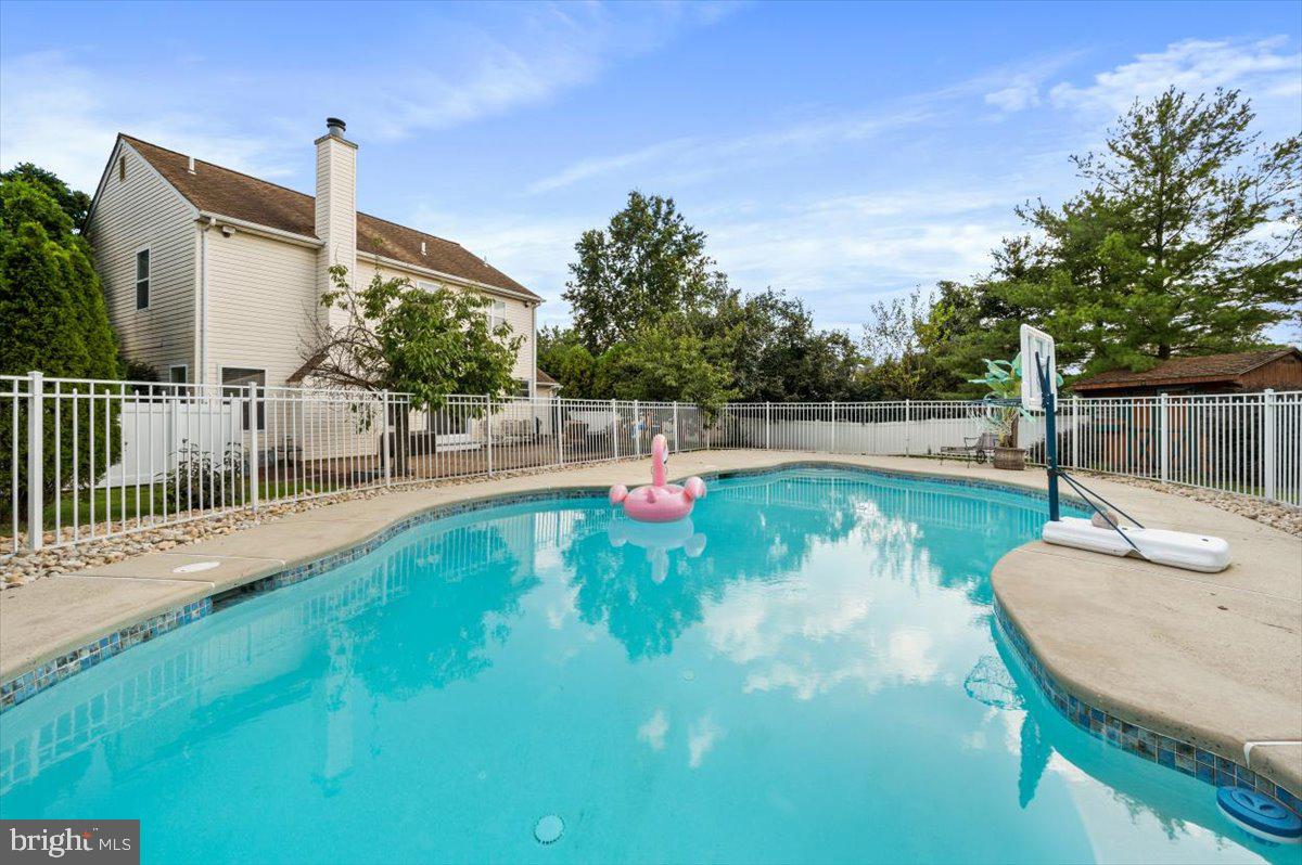 HIDDEN POND - Residential