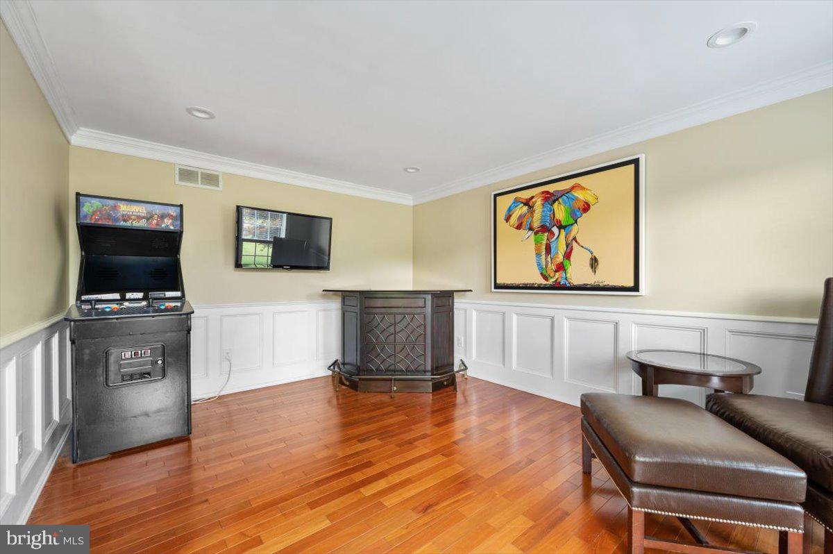 HIDDEN POND - Residential