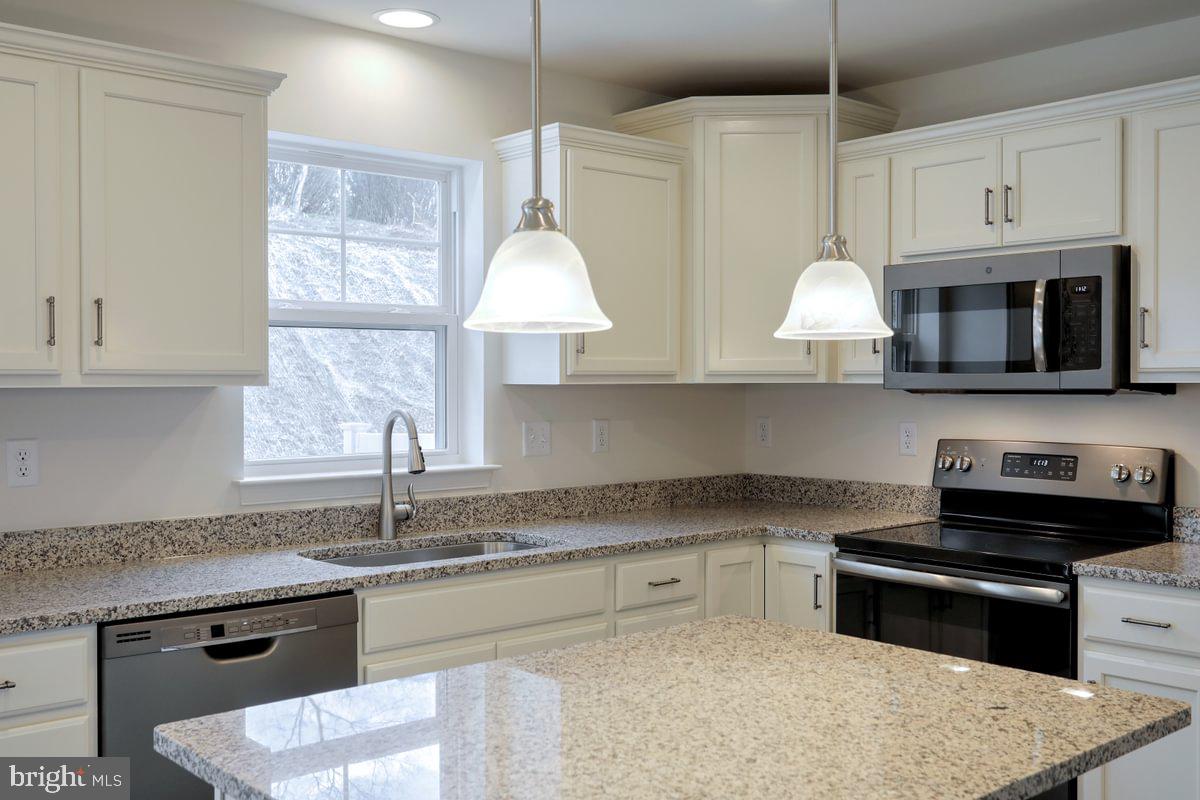 LOGAN GREENE - Residential