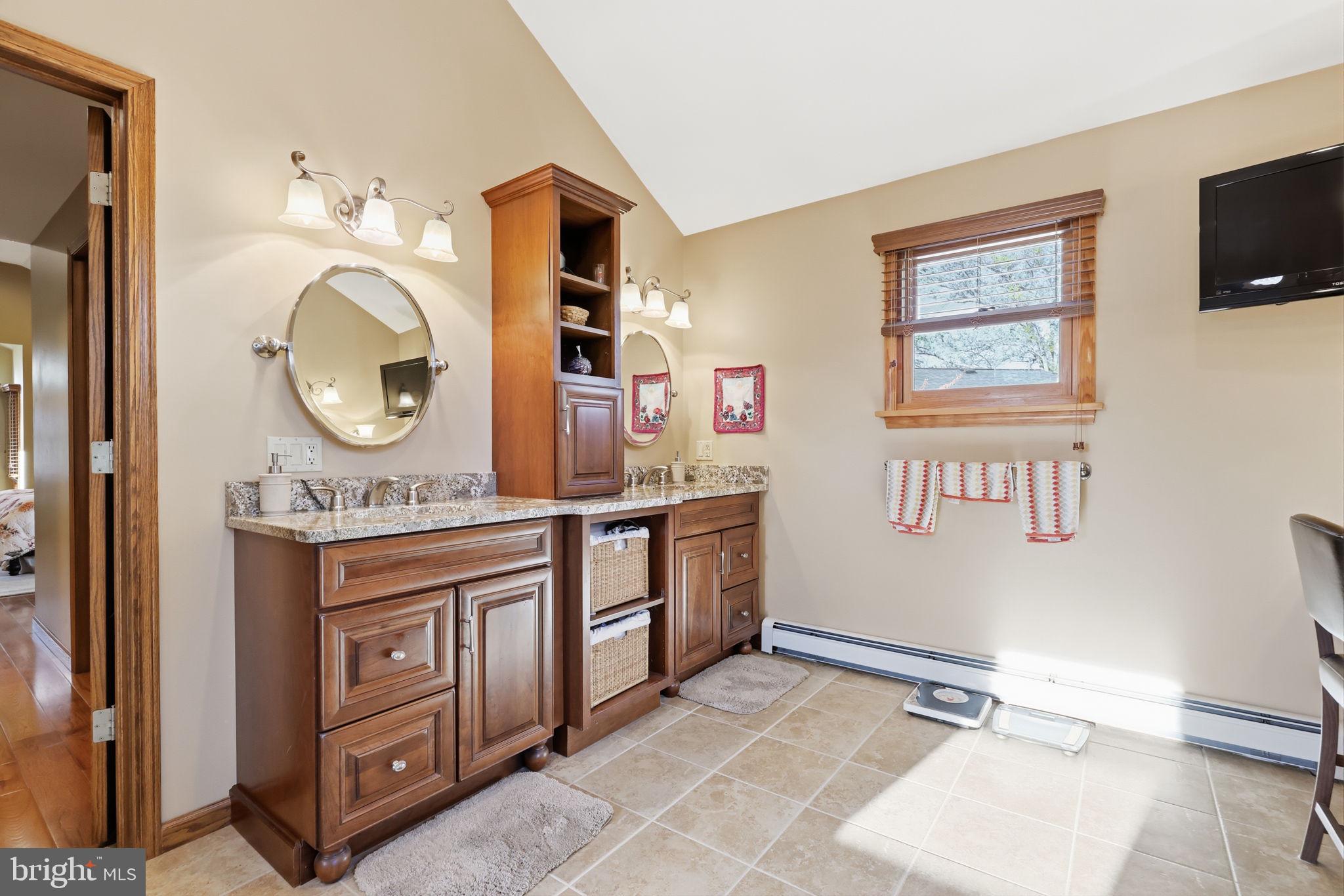 MILFORD MANOR - Residential