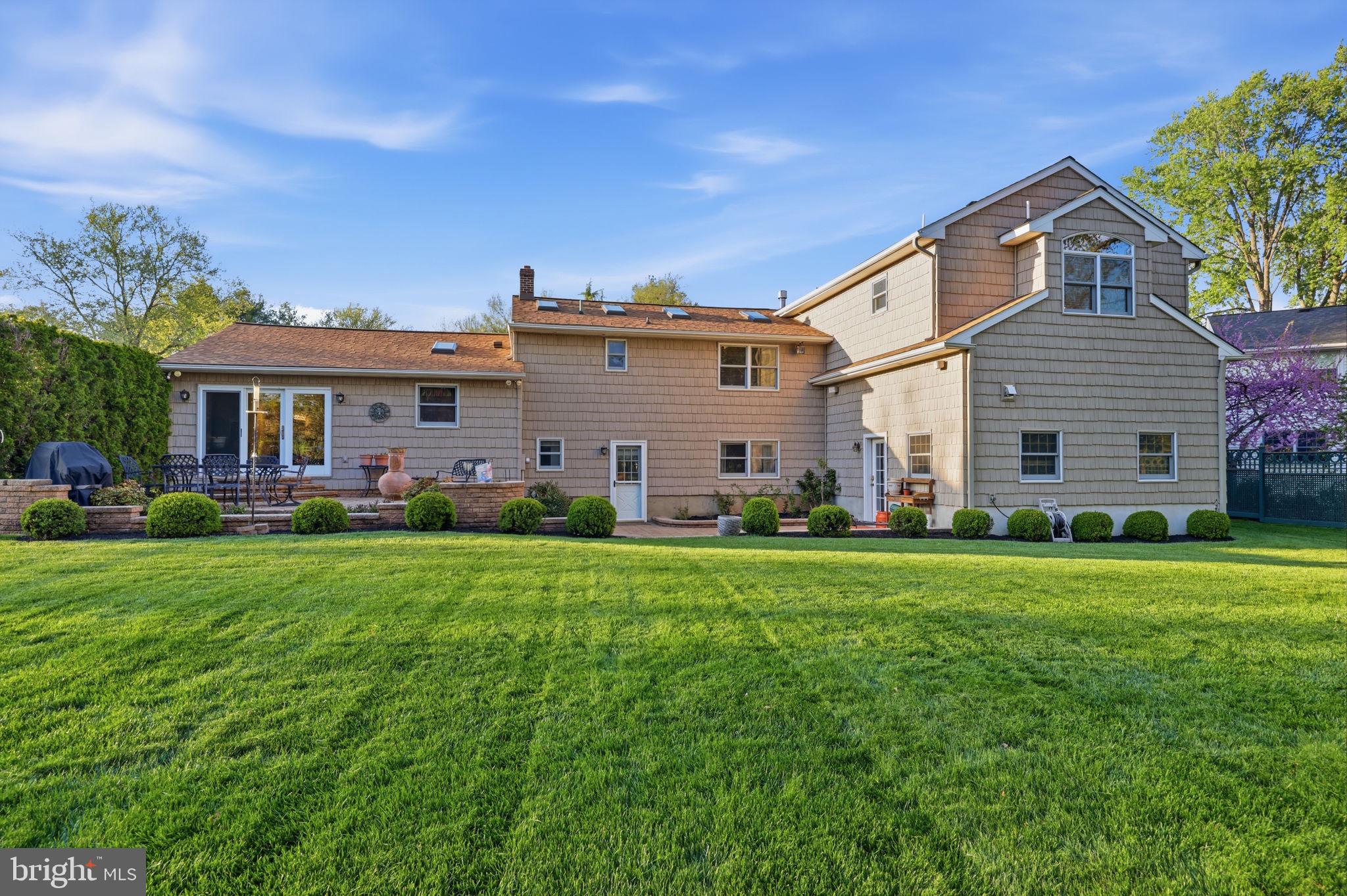 MILFORD MANOR - Residential