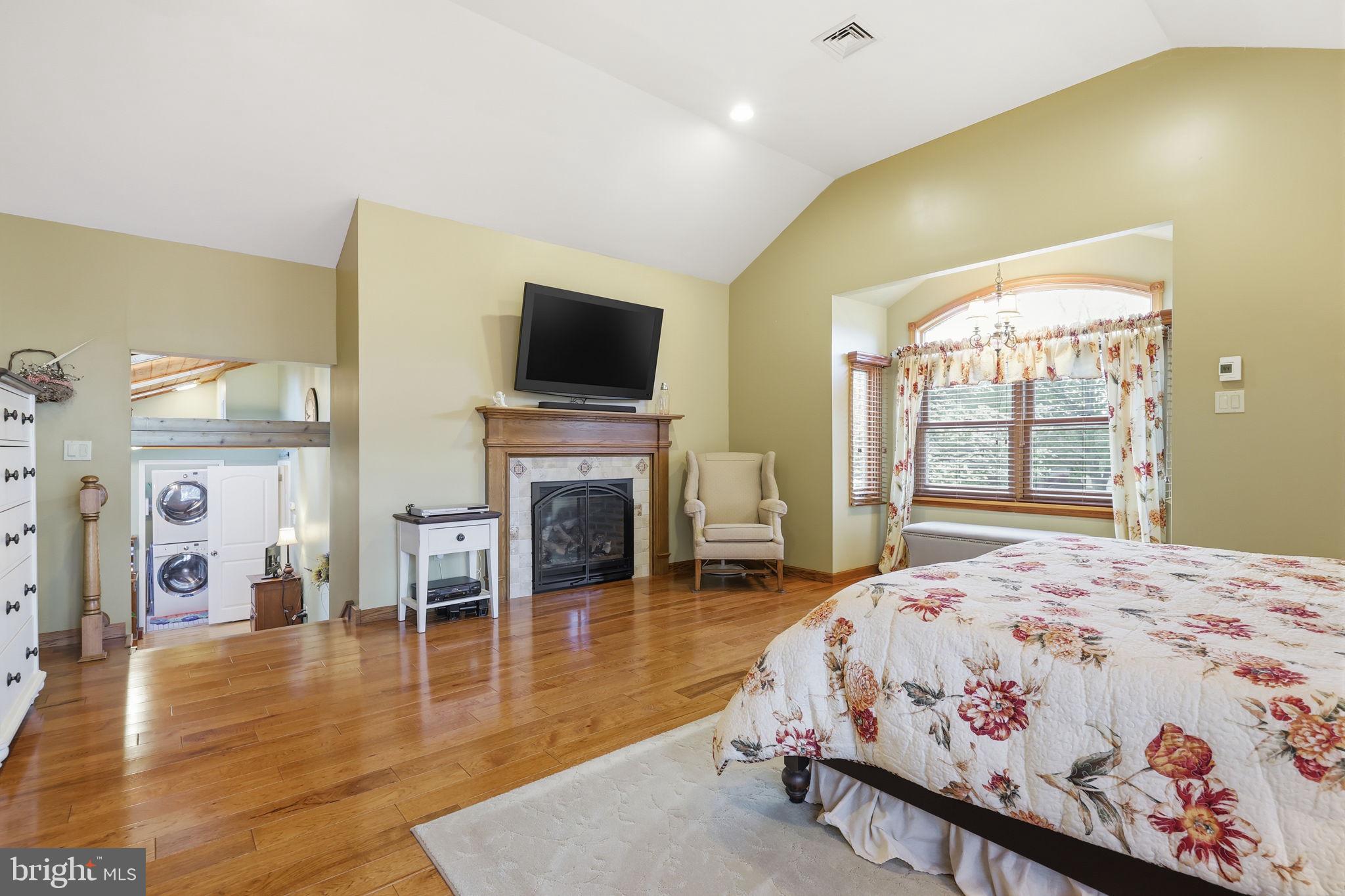 MILFORD MANOR - Residential