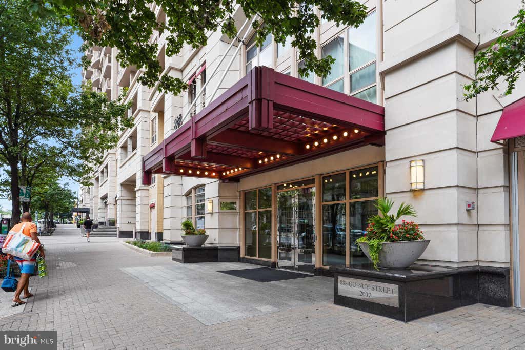 Photo of 888 N Quincy Street #1411, ARLINGTON, VA 22203 (MLS # VAAR2077490)