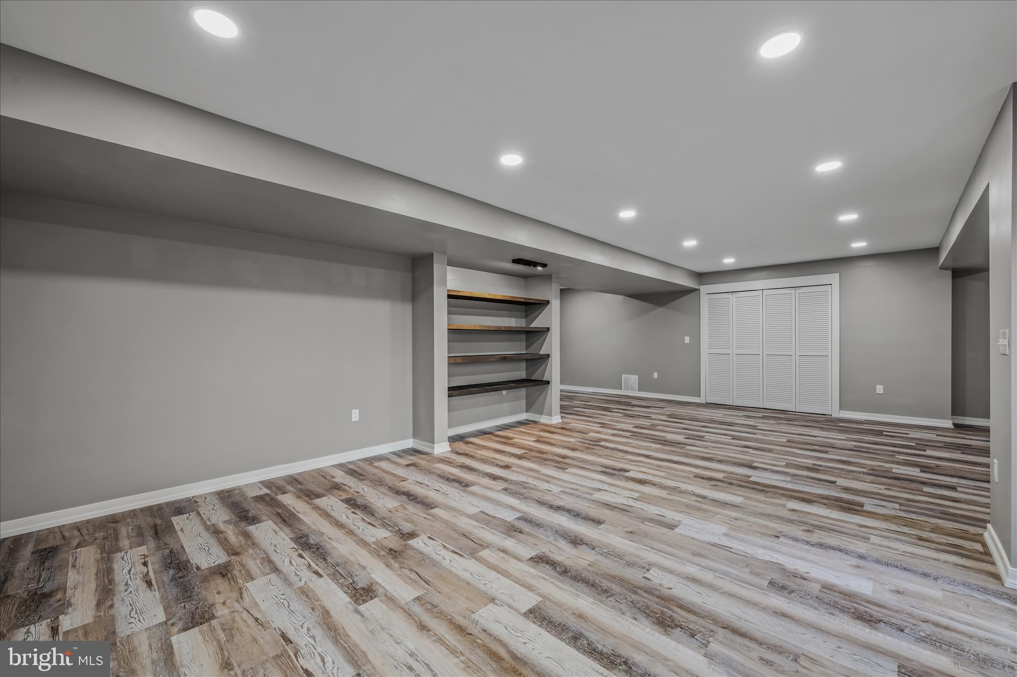 LOCUST HILL - Residential