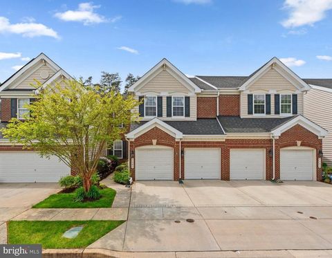 Townhouse For Sale - 7107 Piney Woods Place<br/> LAUREL, MD 20707