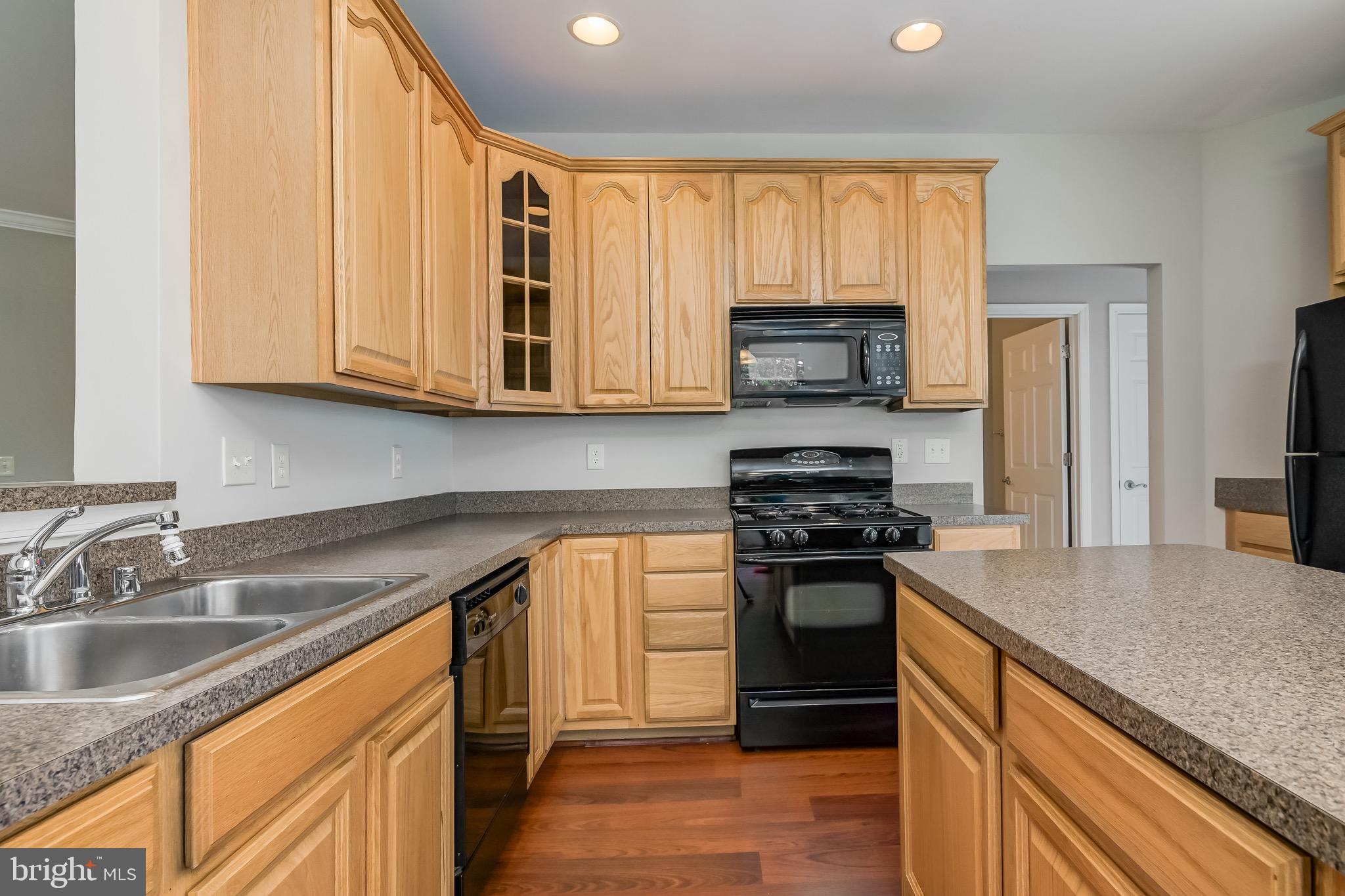 TIREE LAND CONDOMINIUMS - Residential