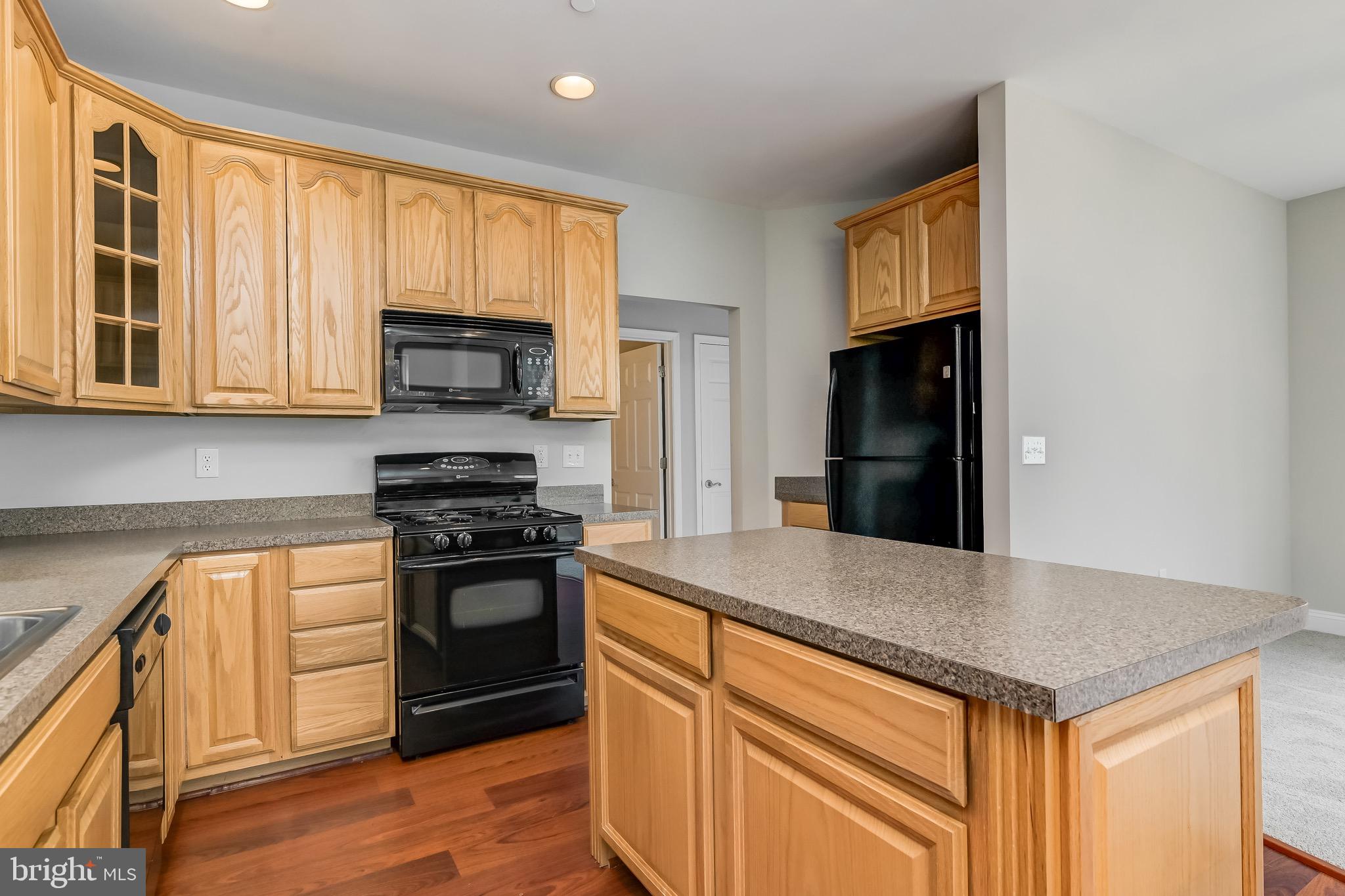 TIREE LAND CONDOMINIUMS - Residential