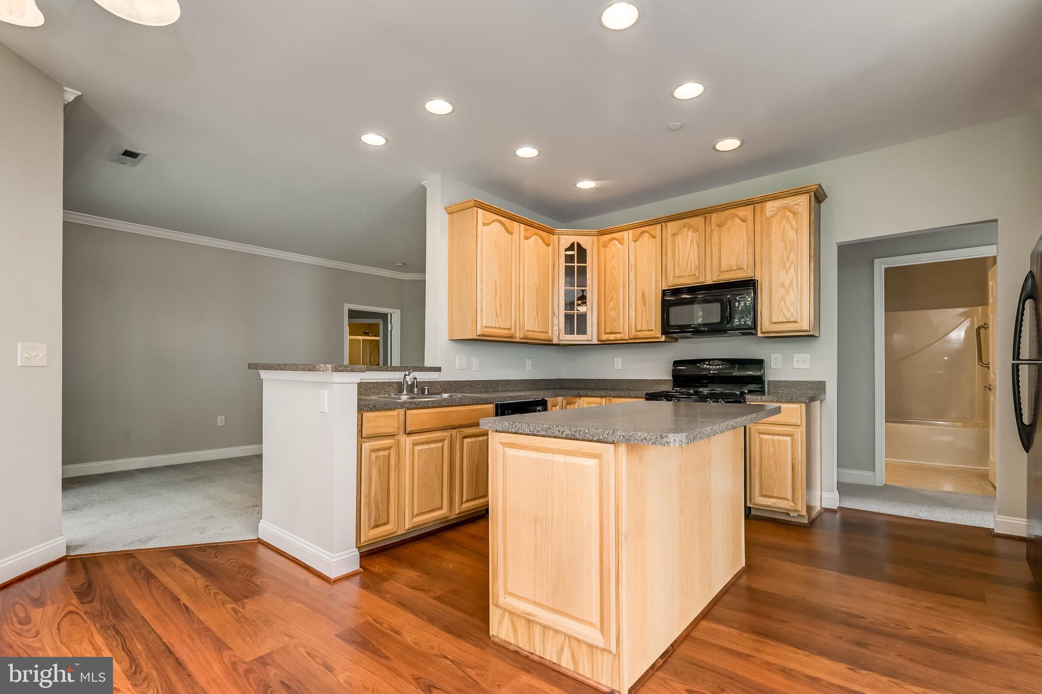 TIREE LAND CONDOMINIUMS - Residential