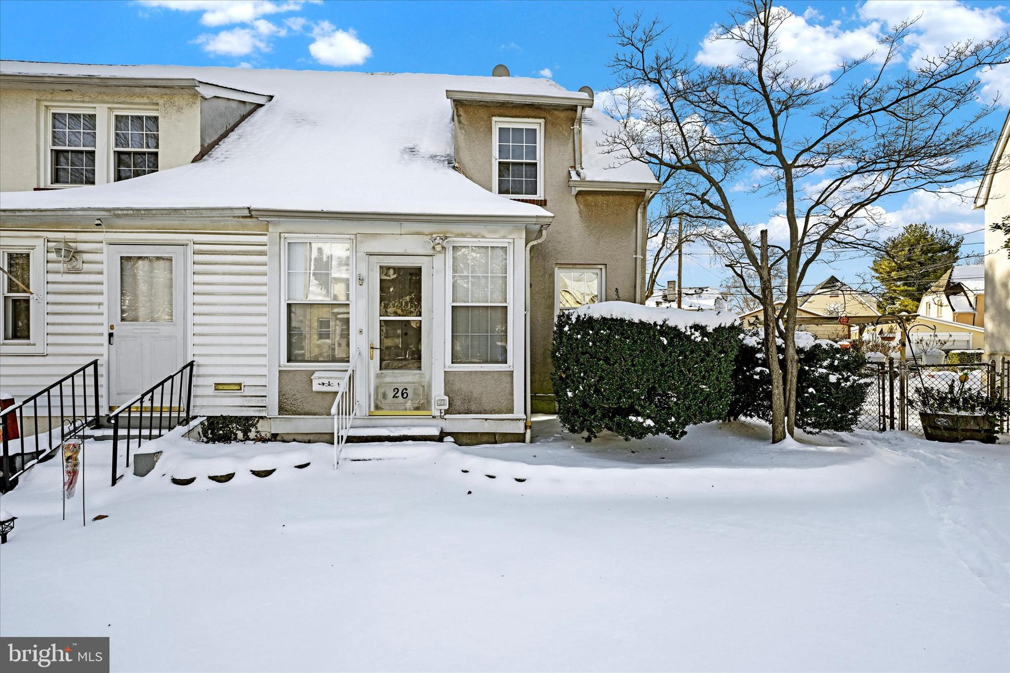 **Fully Remodeled End-Unit Townhouse in Dundalk**
This beautifully updated 2-bed, 1-bath townhouse in the heart of Dundalk offers modern living across three levels. Recently remodeled in 2024 with stainless steel appliances, granite countertops, and stylish finishes. Enjoy spacious rooms, a bright kitchen, and a cozy living area. Plus, a detached garage with two parking spaces. Conveniently located near shops, dining, and parks.
**Key Features:**
- 2 Bedrooms, 1 Bathroom
- Completely Remodeled in 2024
- Stainless Steel Appliances & Granite Countertops
- 3 Finished Levels
- Detached Garage with 2 Parking Spaces
- Prime Dundalk Location
Schedule a tour today!