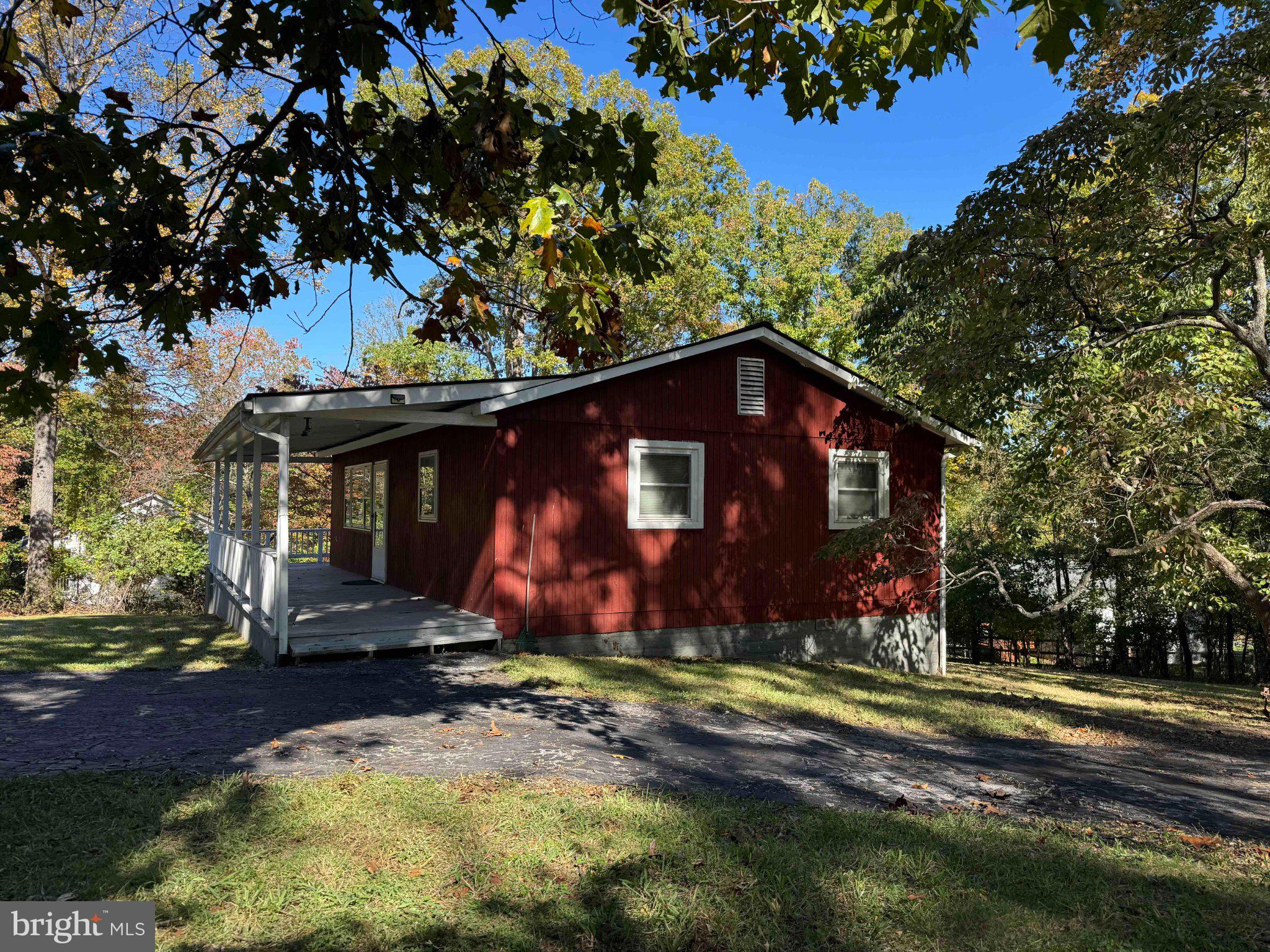 900 PINE RIDGE DRIVE