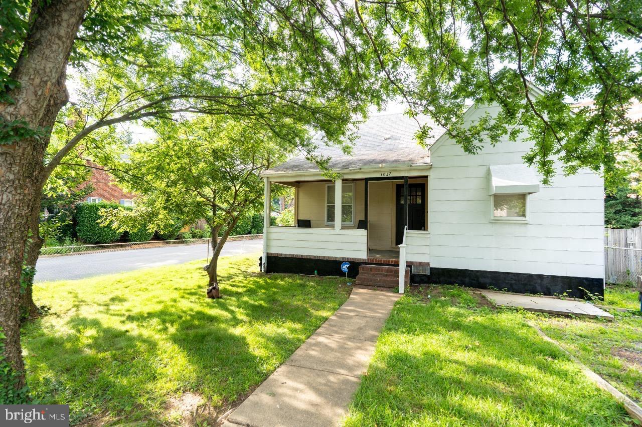 ADDISON HEIGHTS - Residential