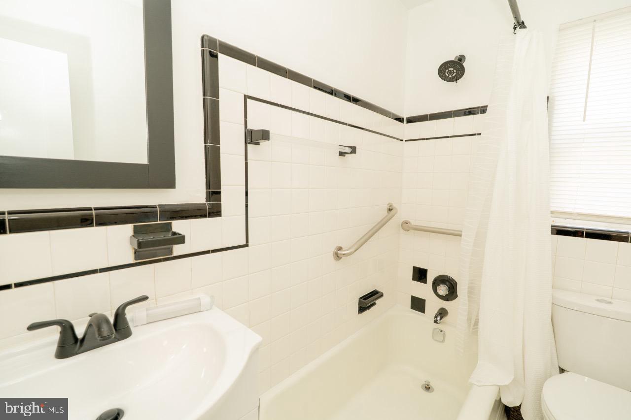 ADDISON HEIGHTS - Residential