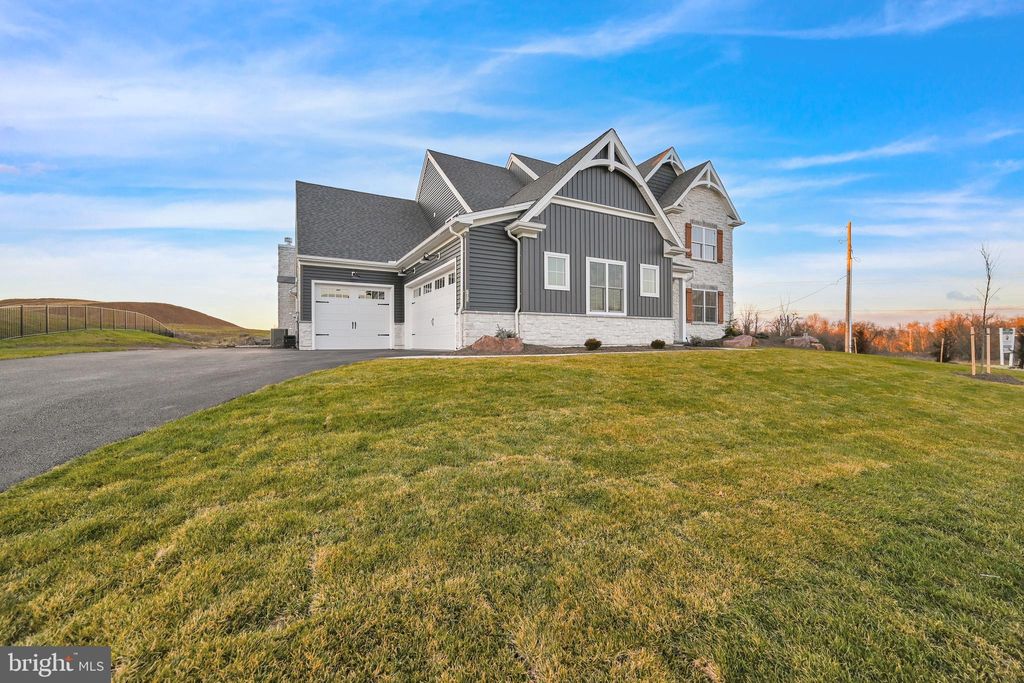 Photo of 750 Oxford Drive #13, YORK, PA 17406 (MLS # PAYK2087148)