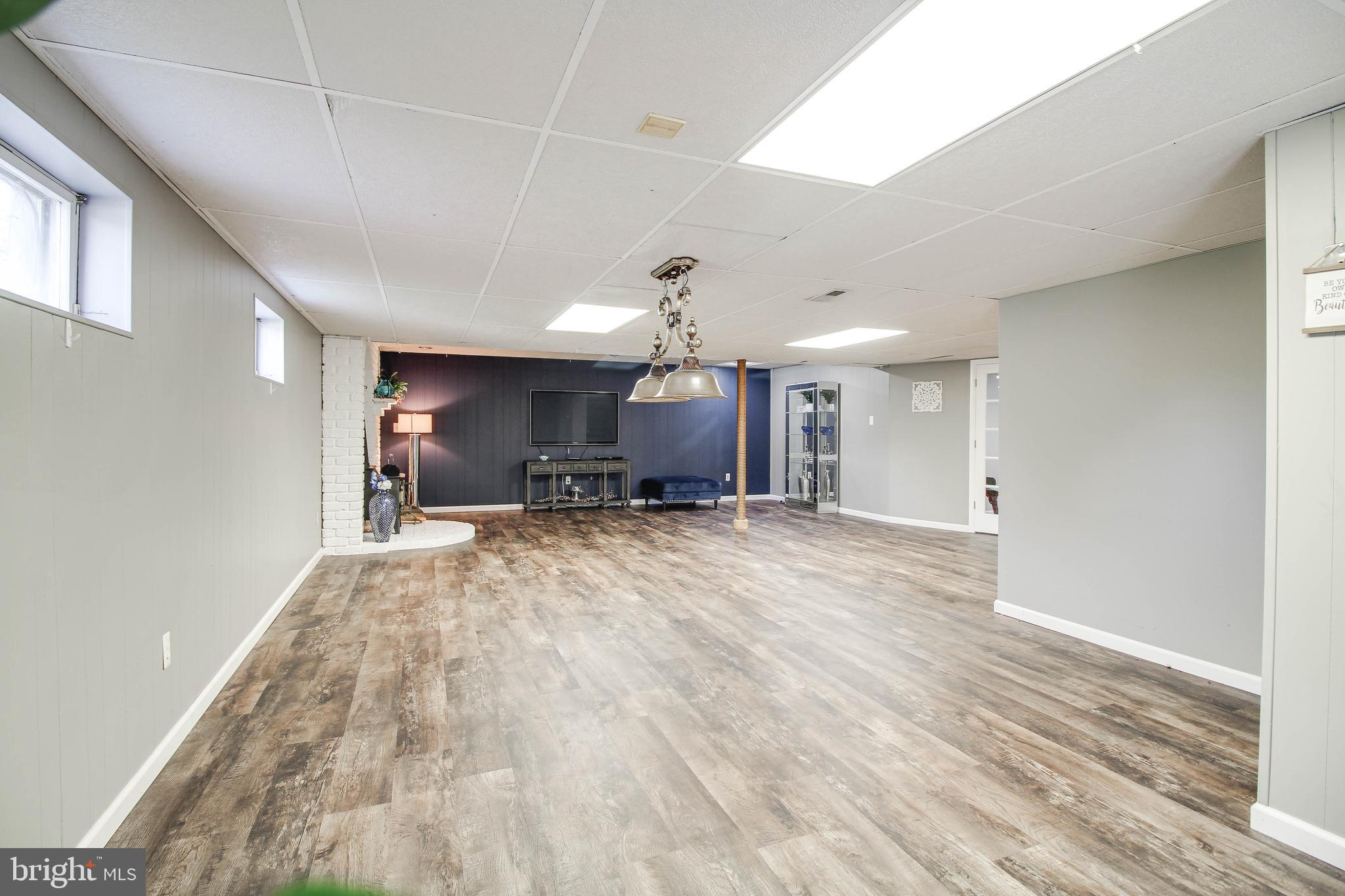 WINDSOR MILL - Residential