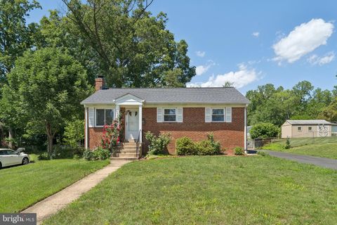 Photo of 7022 Strathmore Street, FALLS CHURCH, VA 22042 (MLS # VAFX2316070)