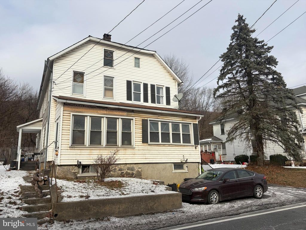 Photo of 845 W Pennsylvania Avenue, PEN ARGYL, PA 18072 (MLS # PANH2009166)
