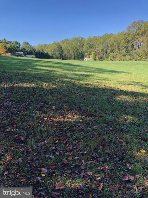 1541 & 1520 FARMERS LANE GLEN MILLS PA 19342