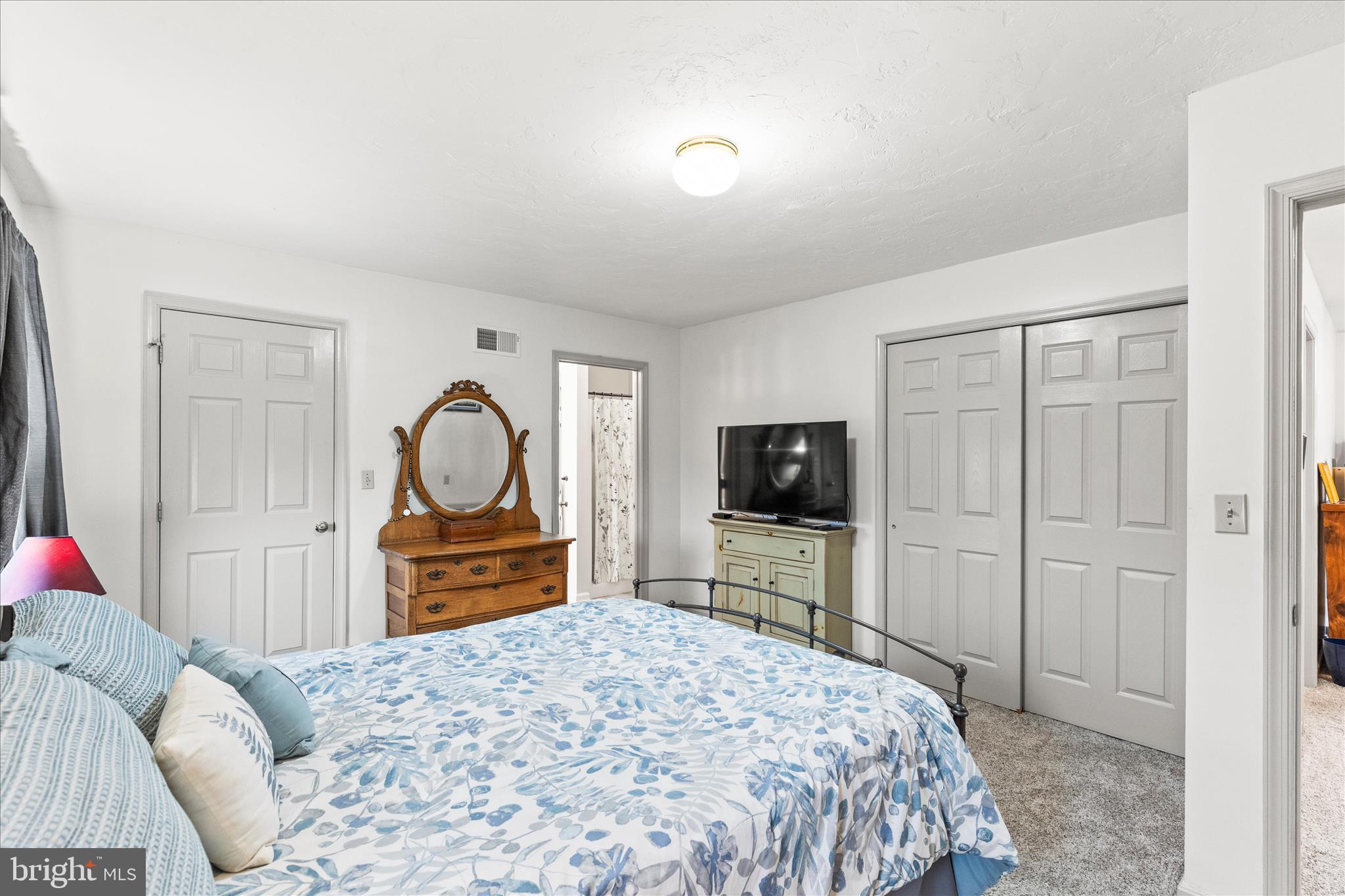 FOX CHASE - Residential