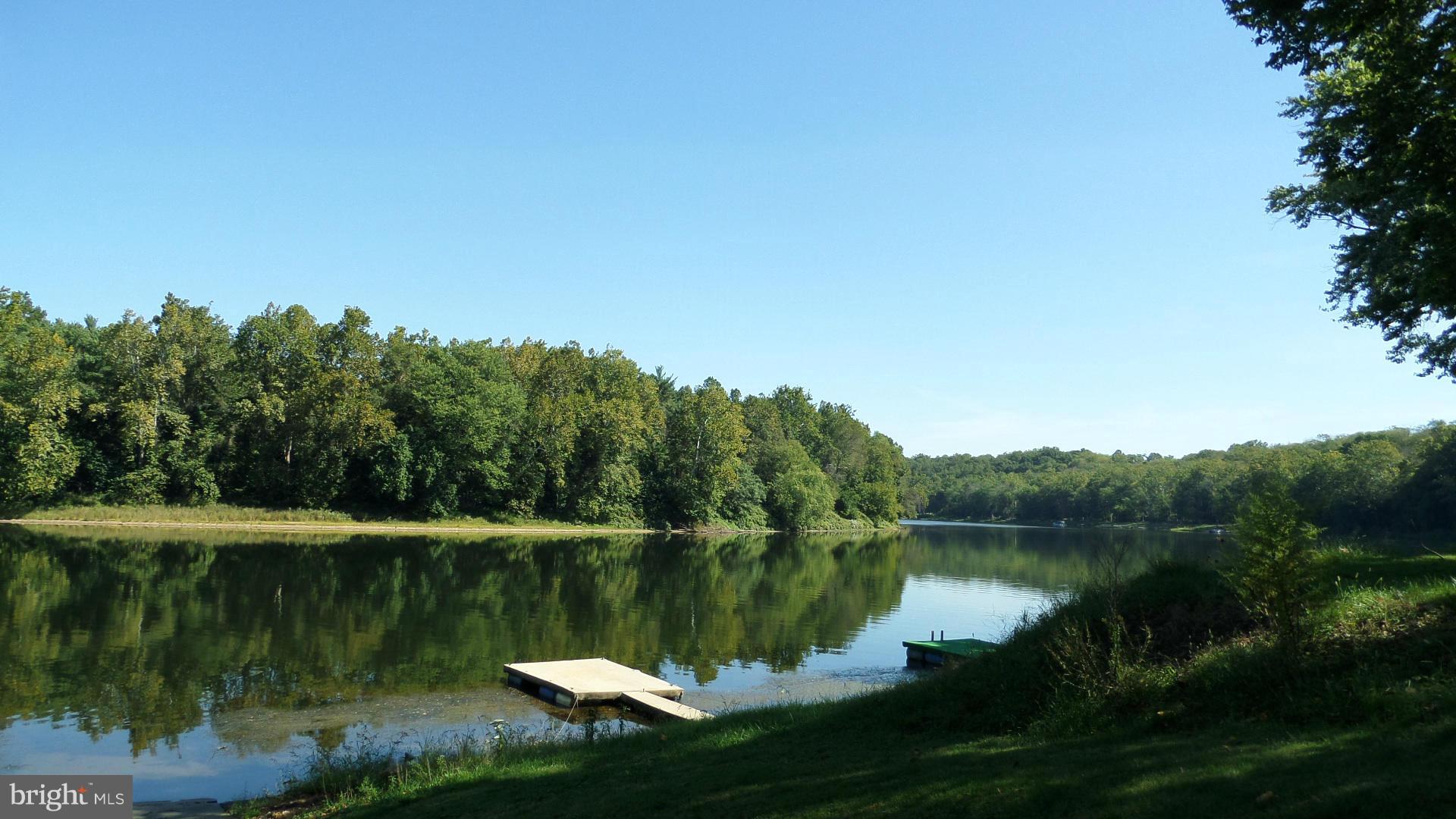 Great opportunity to have your own river access getaway!! Lovely .89 acre lot with storage shed and lots of shade trees located in Little Georgetown with miles of deep-water access for boating, fishing, kayaking, water skiing & jet skiing!! Community boat ramp available to launch your water craft. Bring your Camper or tent or build a vacation or permanent home.