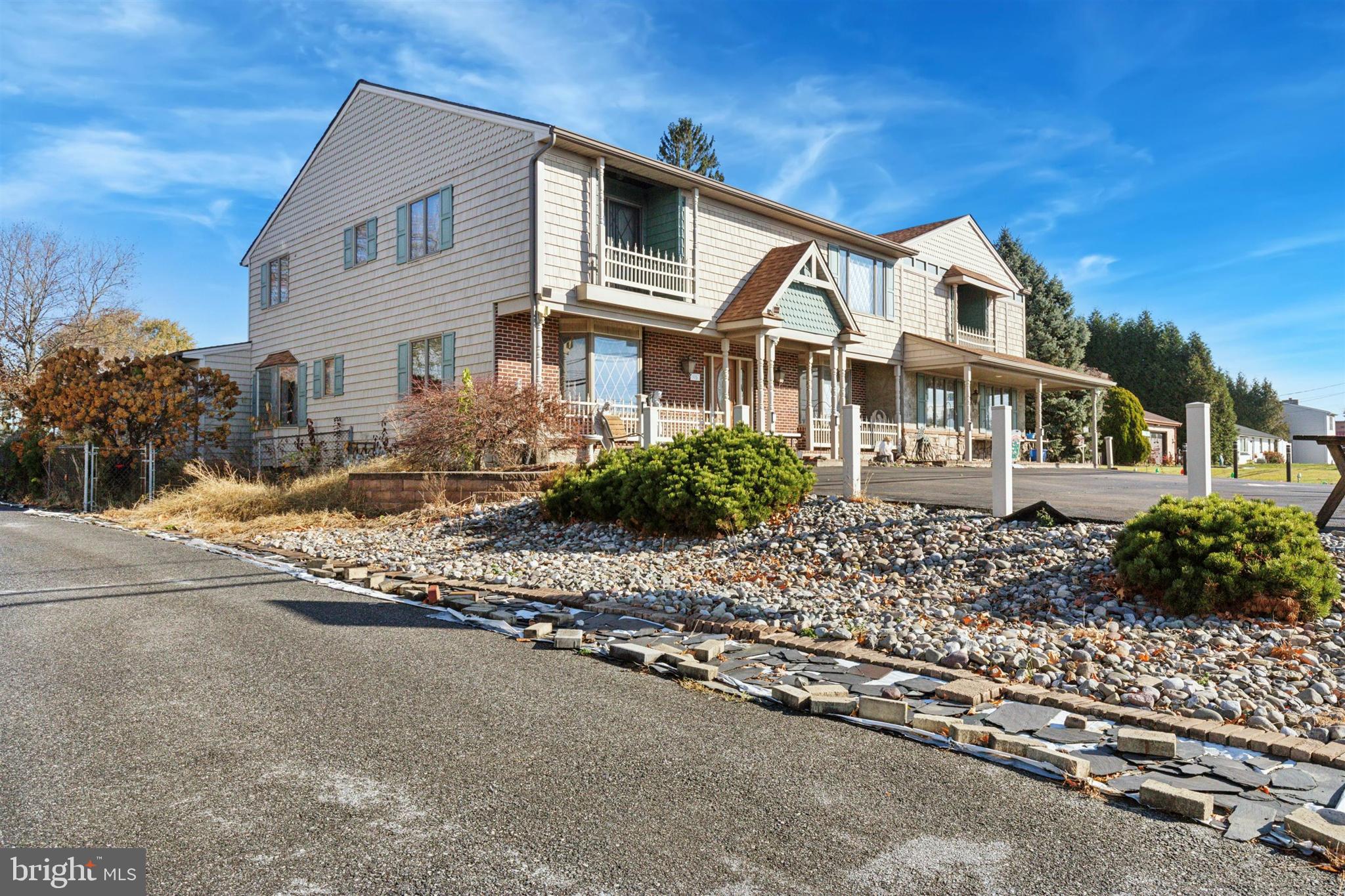 2453 LINCOLN HWY E