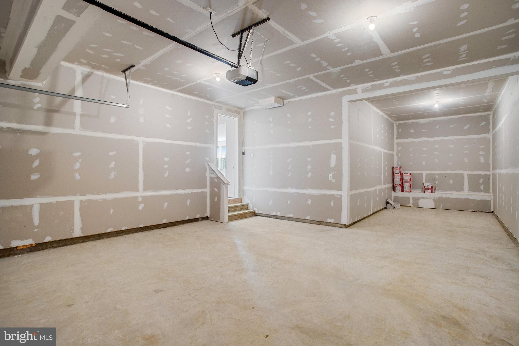 WHITE OAK RESERVE - Residential