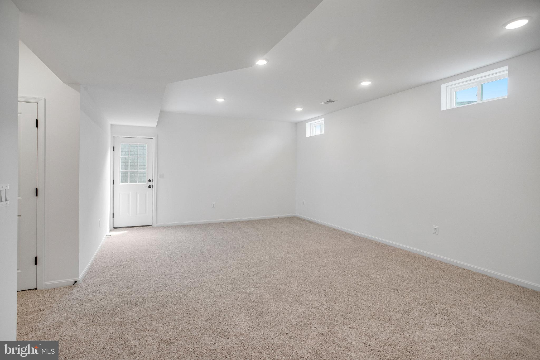 WHITE OAK RESERVE - Residential