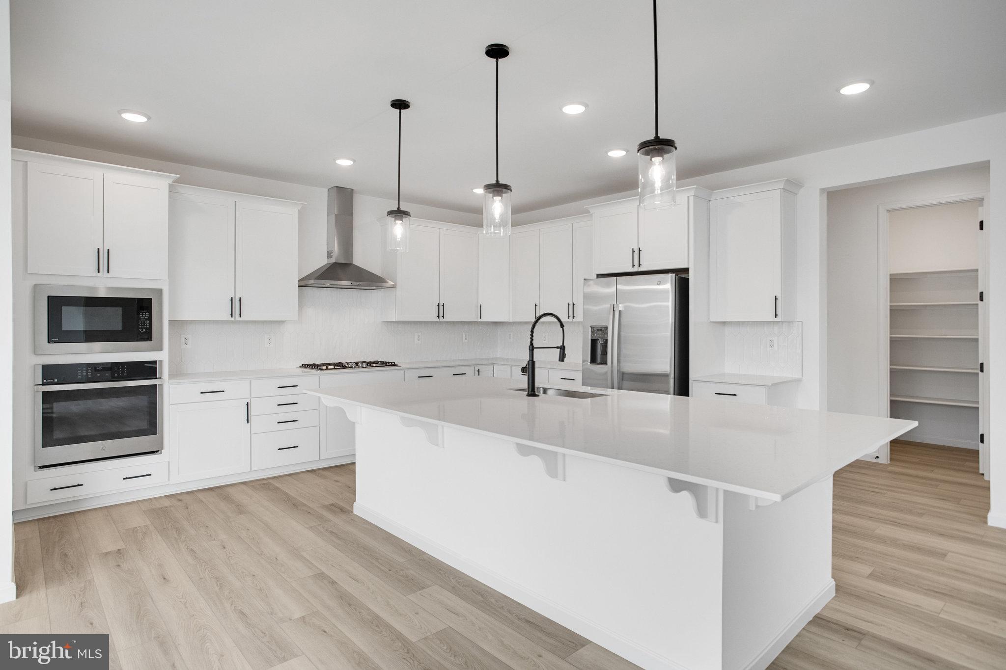 WHITE OAK RESERVE - Residential