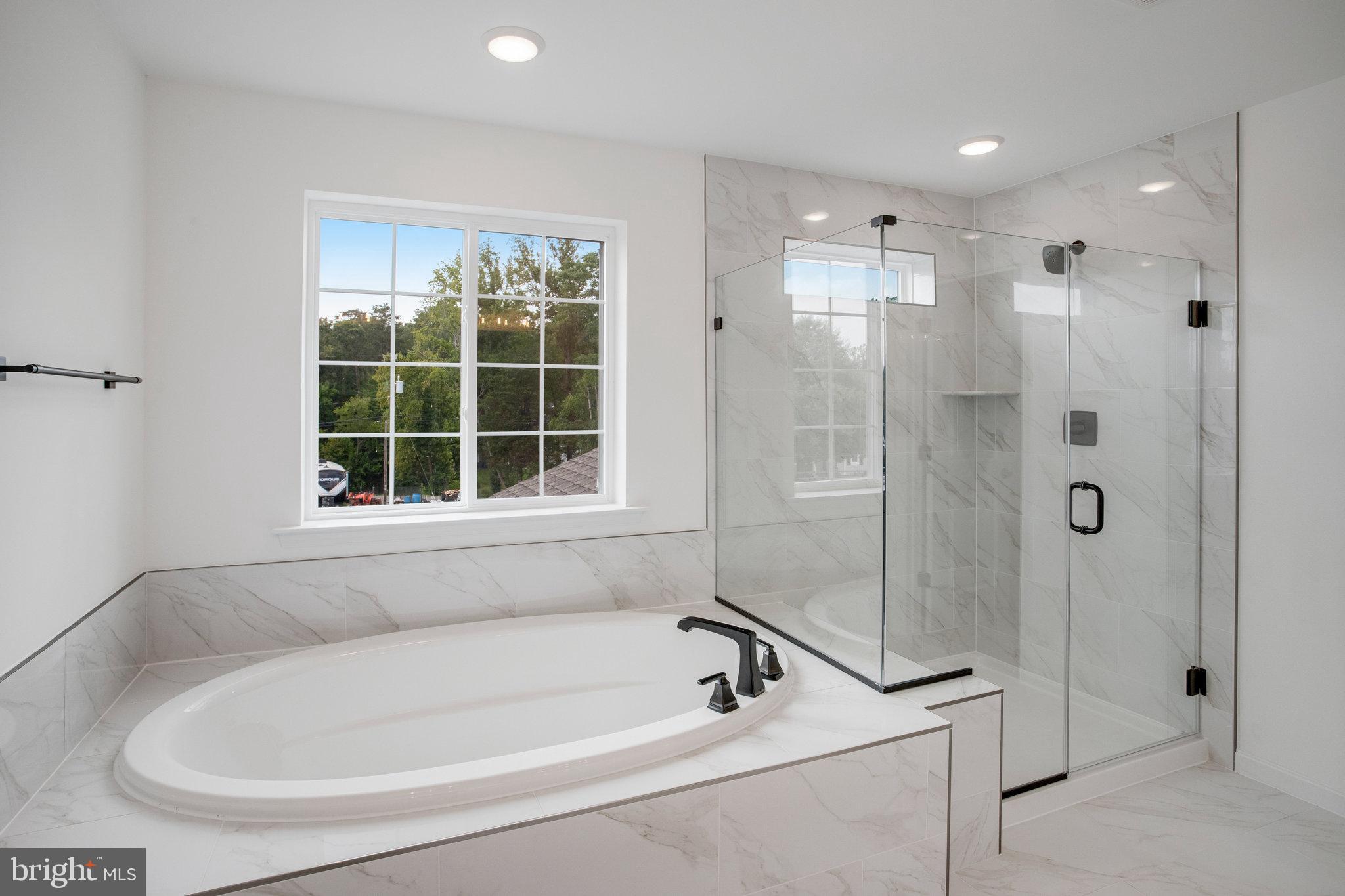 WHITE OAK RESERVE - Residential