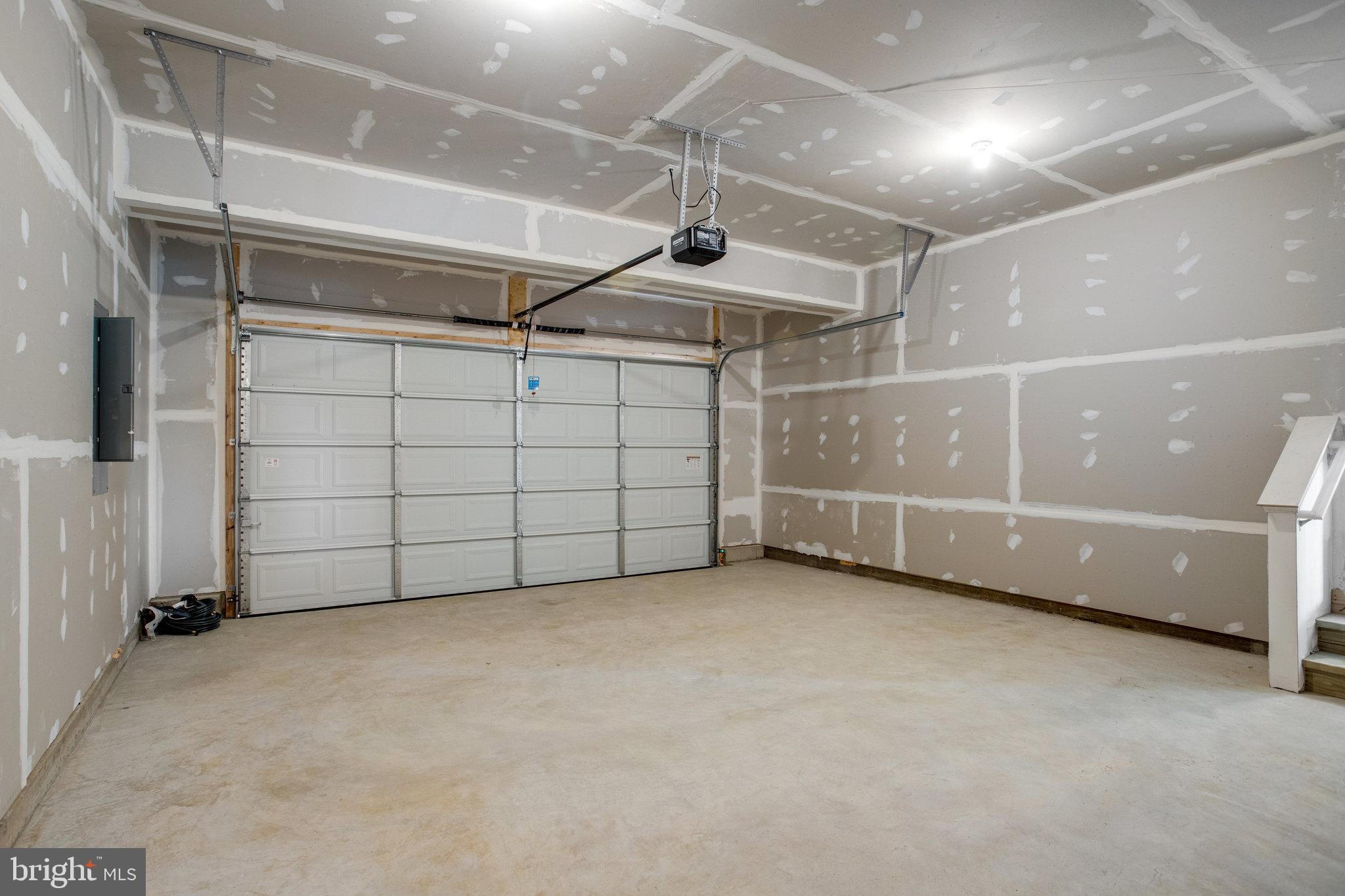 WHITE OAK RESERVE - Residential