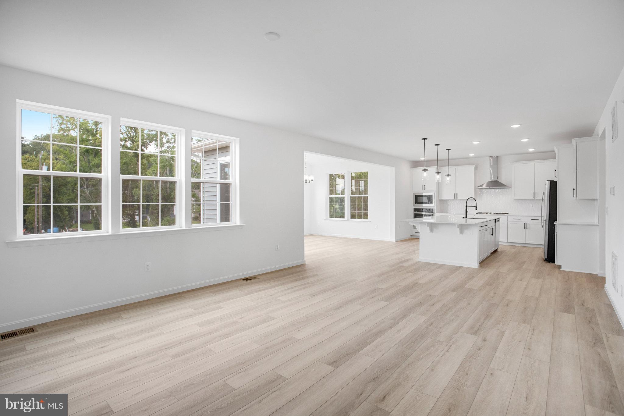 WHITE OAK RESERVE - Residential