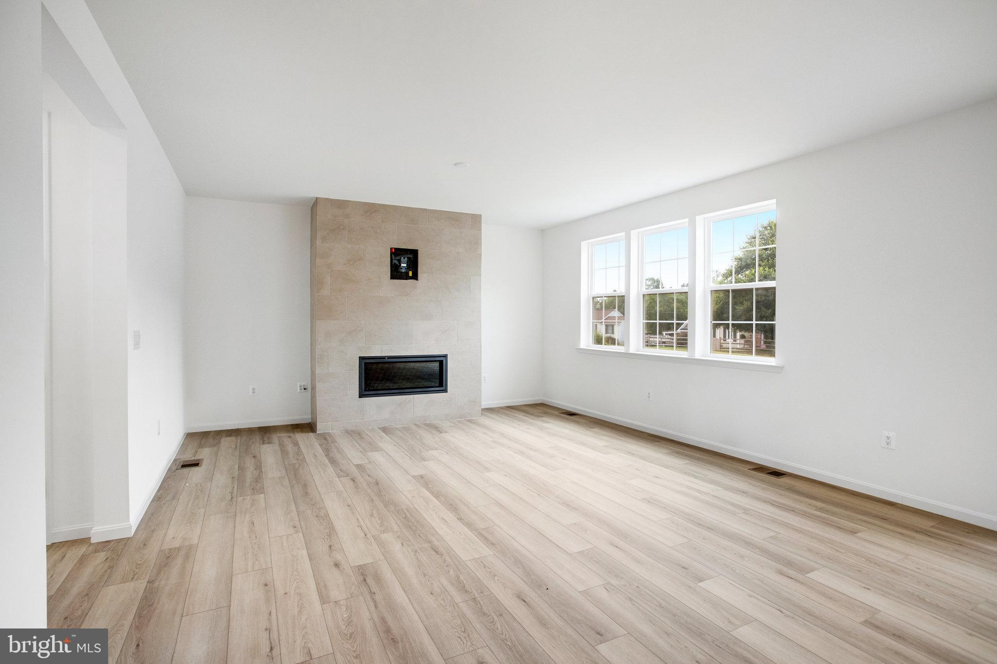 WHITE OAK RESERVE - Residential