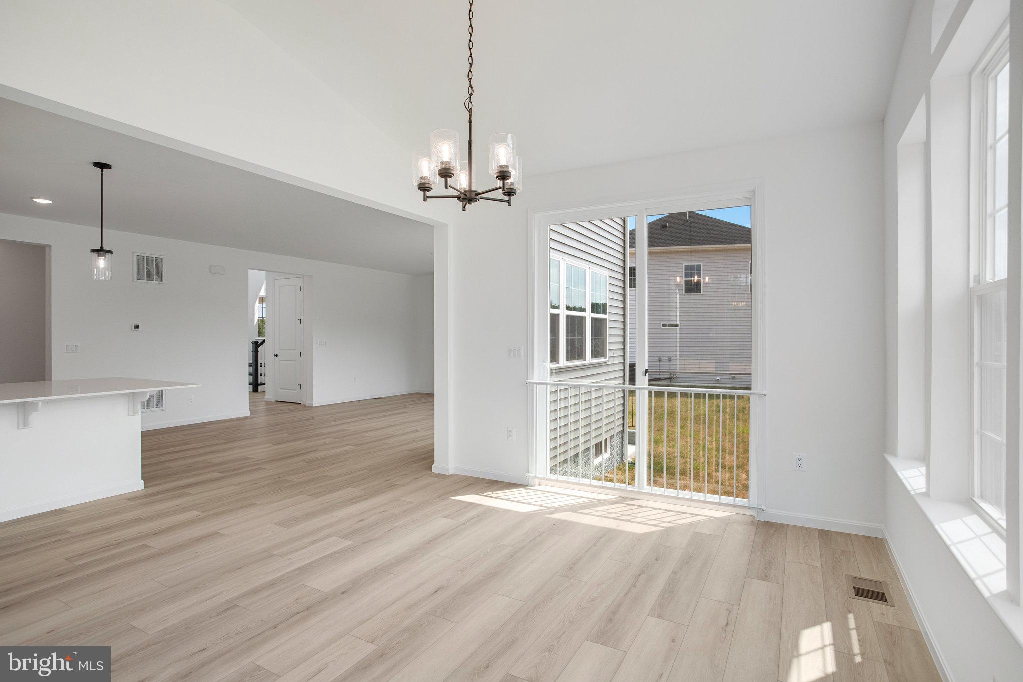 WHITE OAK RESERVE - Residential