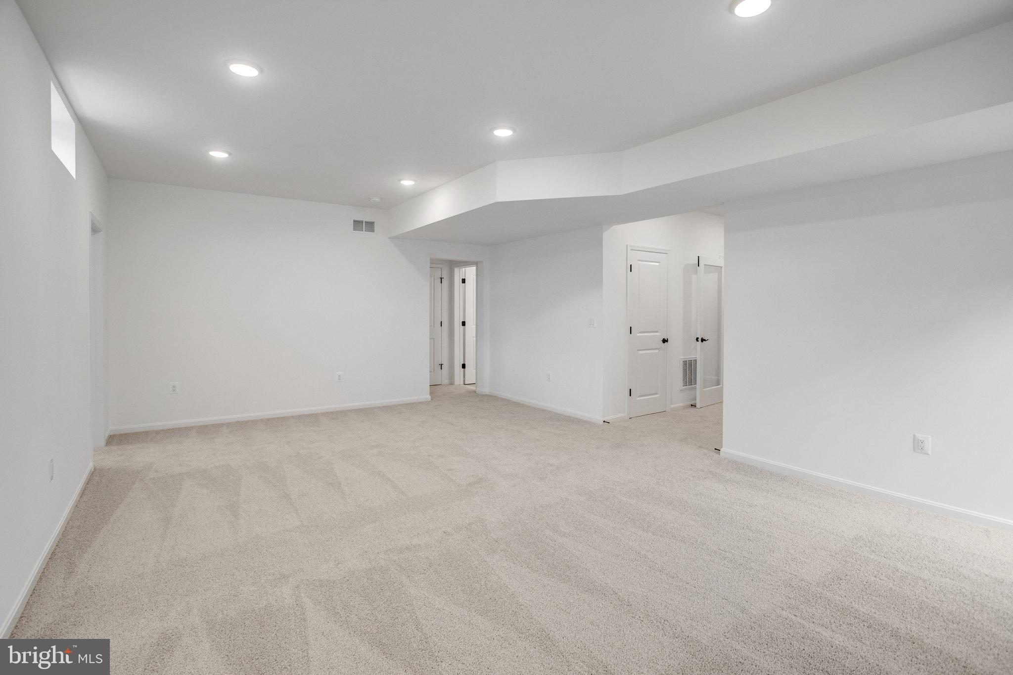 WHITE OAK RESERVE - Residential