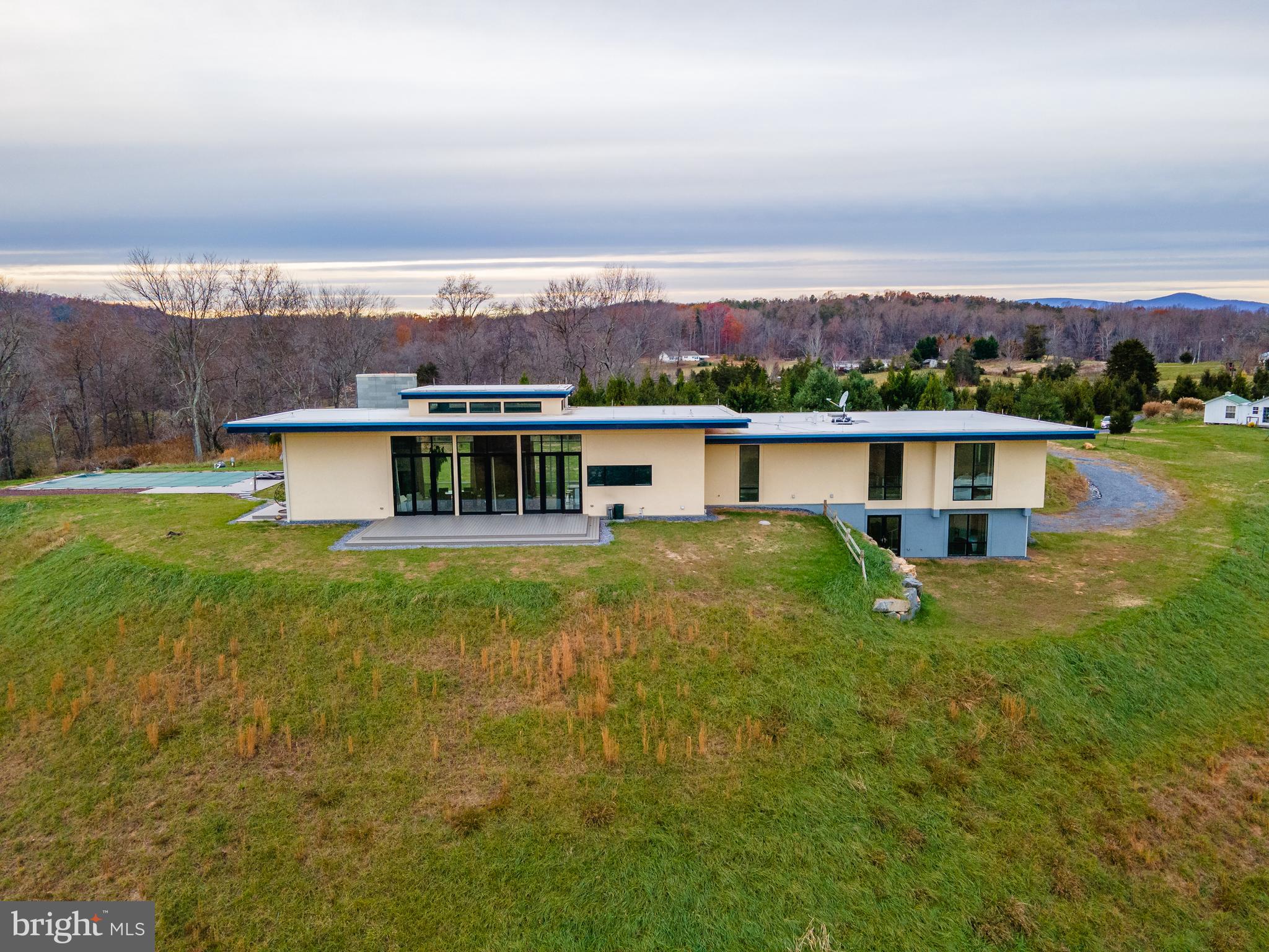 LIZZIE MILL RD - Residential