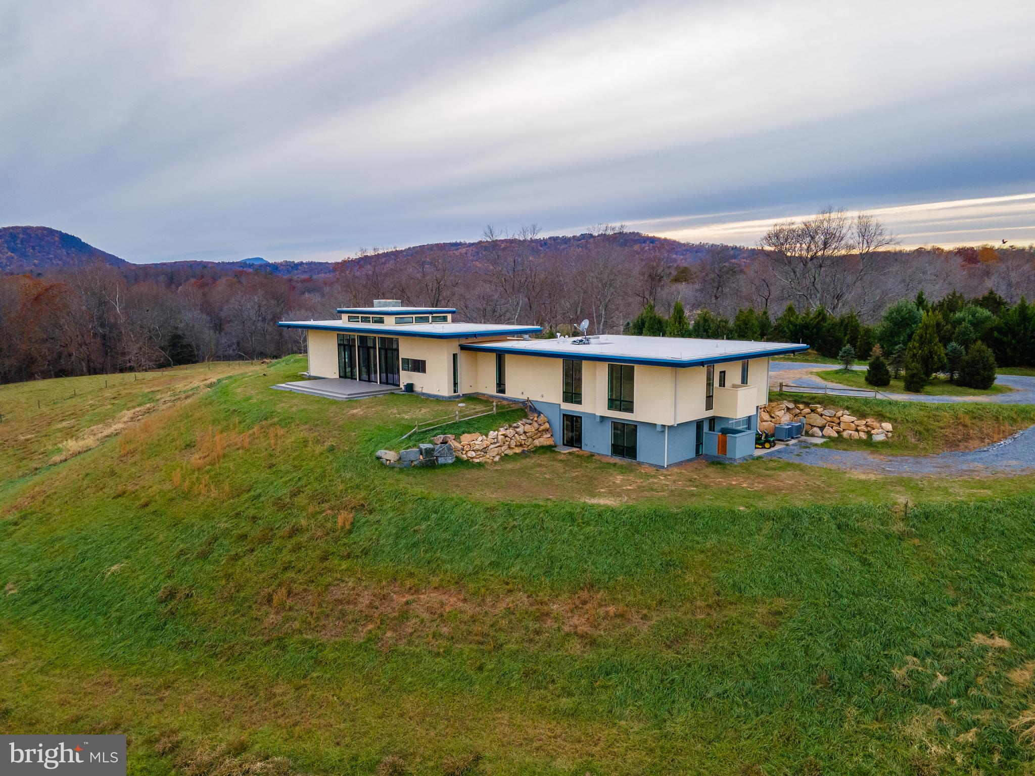 LIZZIE MILL RD - Residential