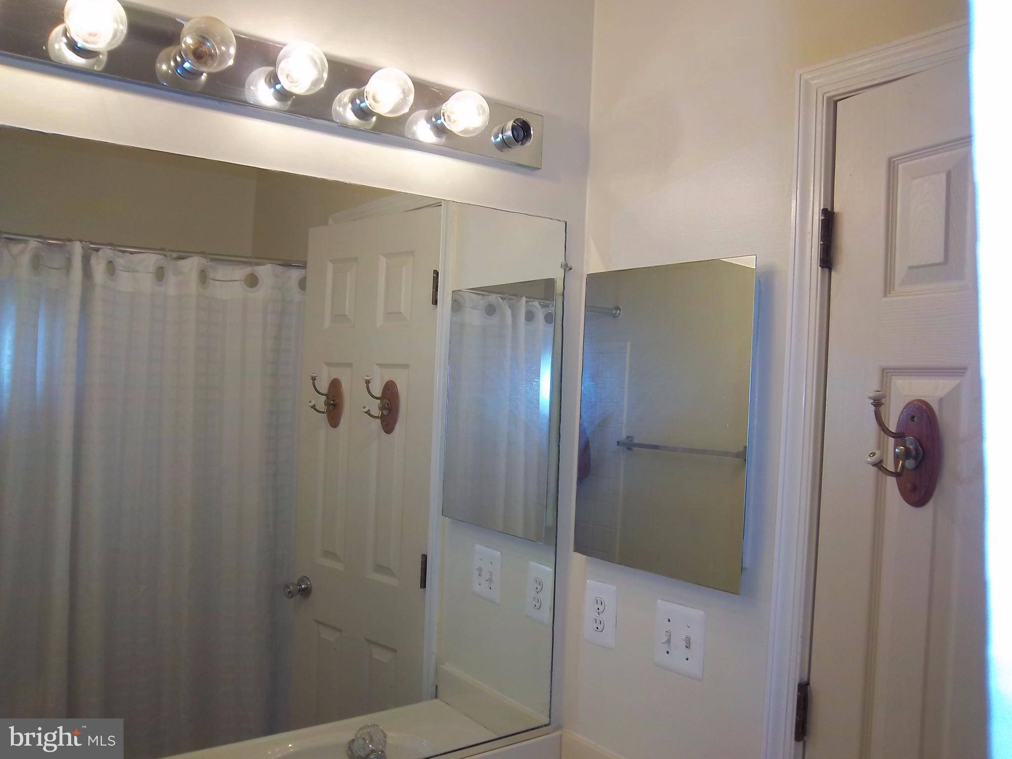 SOUTH HAMPTON SUB - Residential Lease