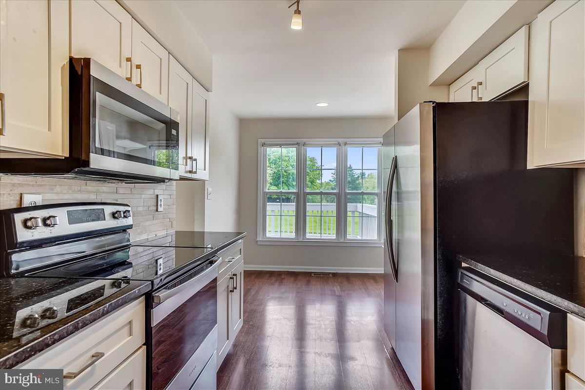 8830 THOMAS LEA