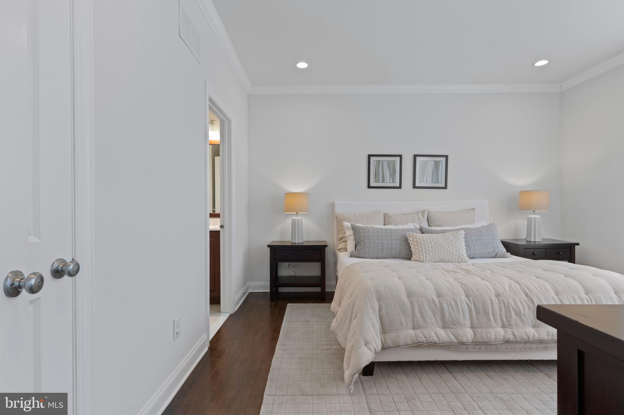 OAKS AT LAFAYETTE HILL - Residential