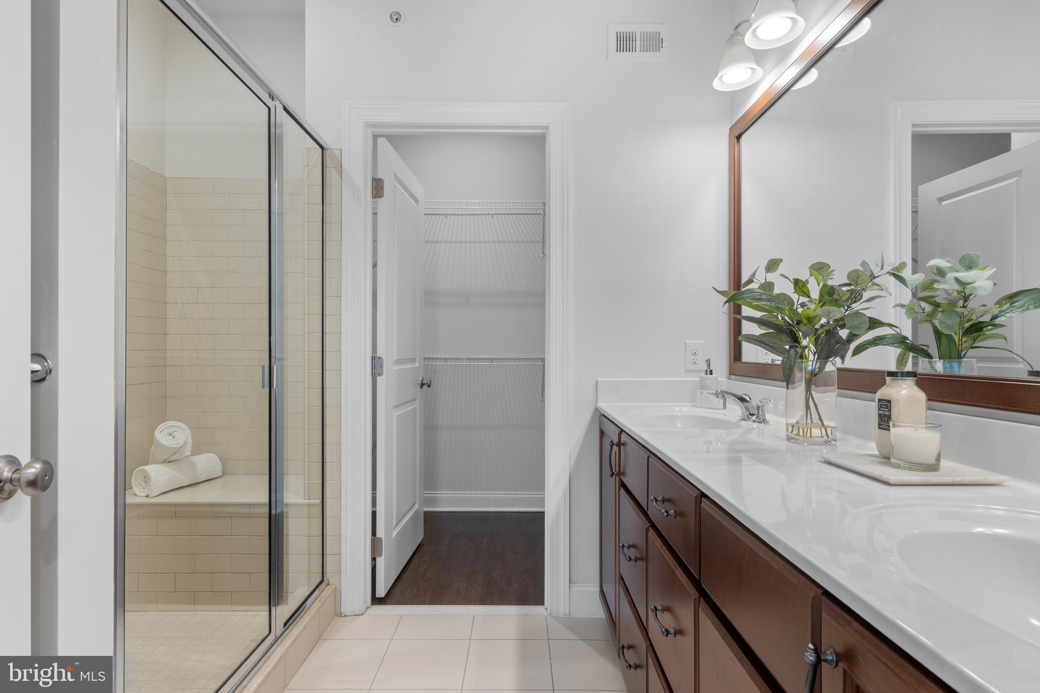 OAKS AT LAFAYETTE HILL - Residential