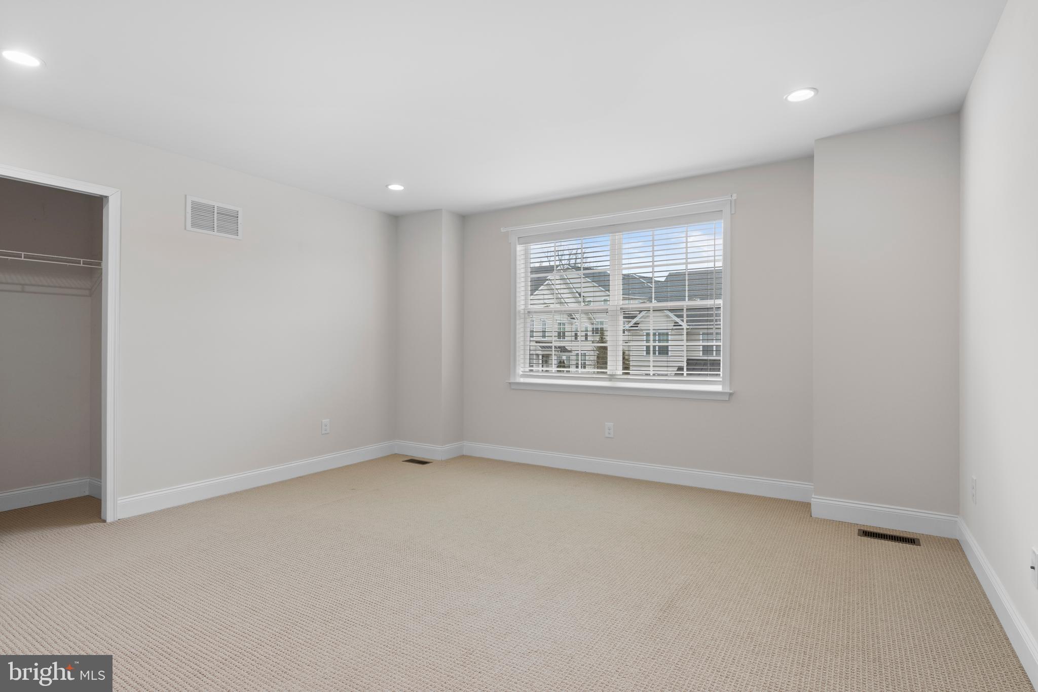 OAKS AT LAFAYETTE HILL - Residential