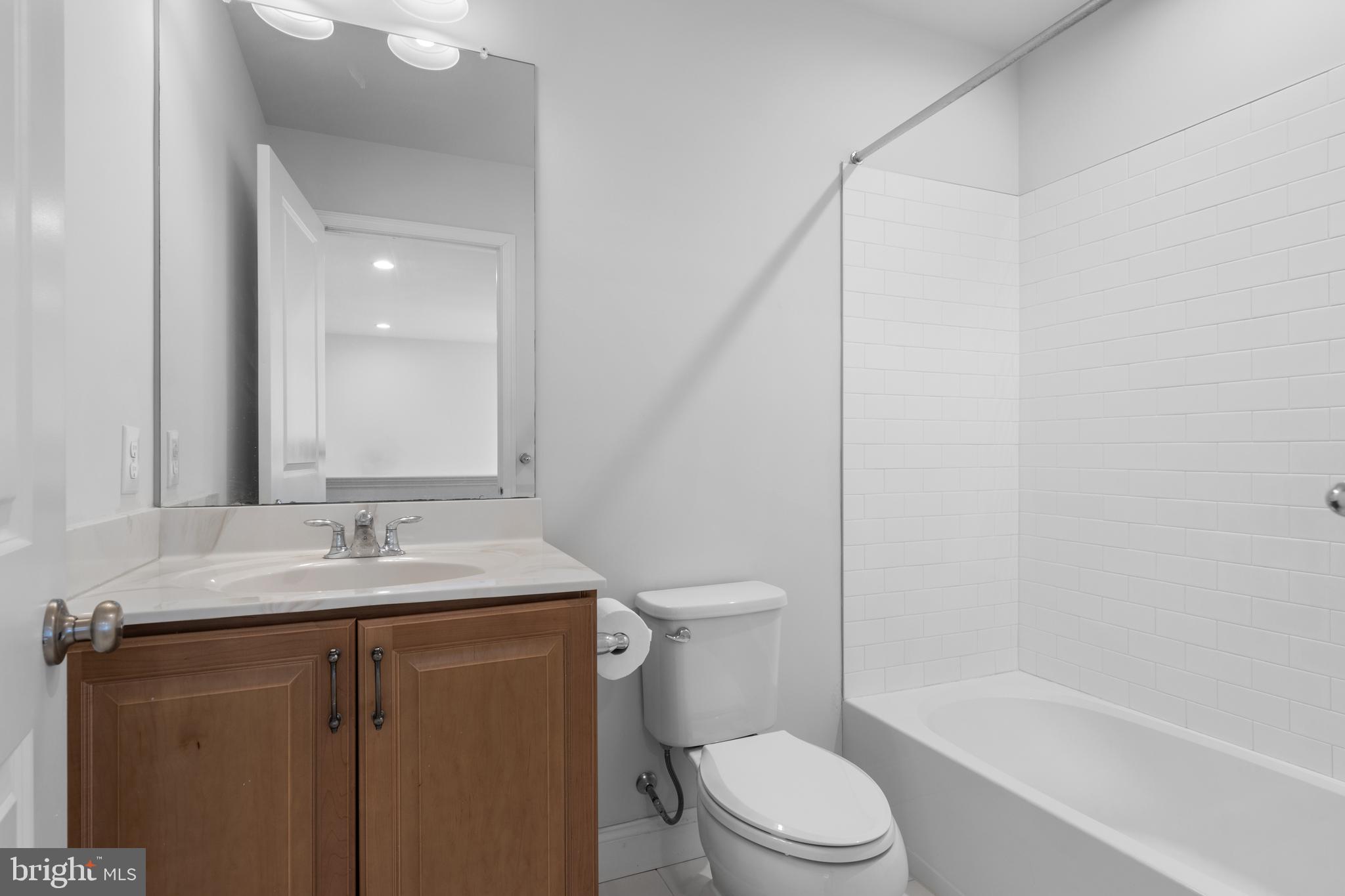 OAKS AT LAFAYETTE HILL - Residential