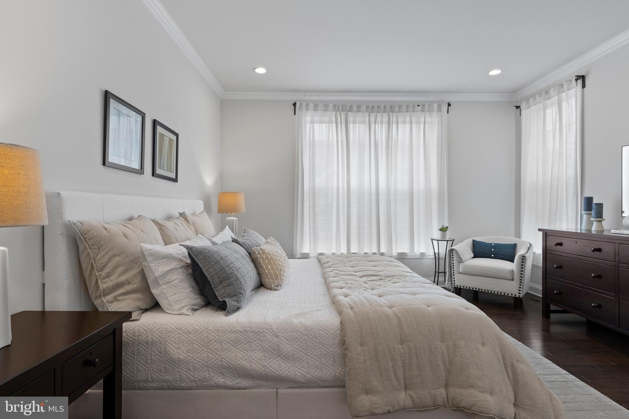 OAKS AT LAFAYETTE HILL - Residential