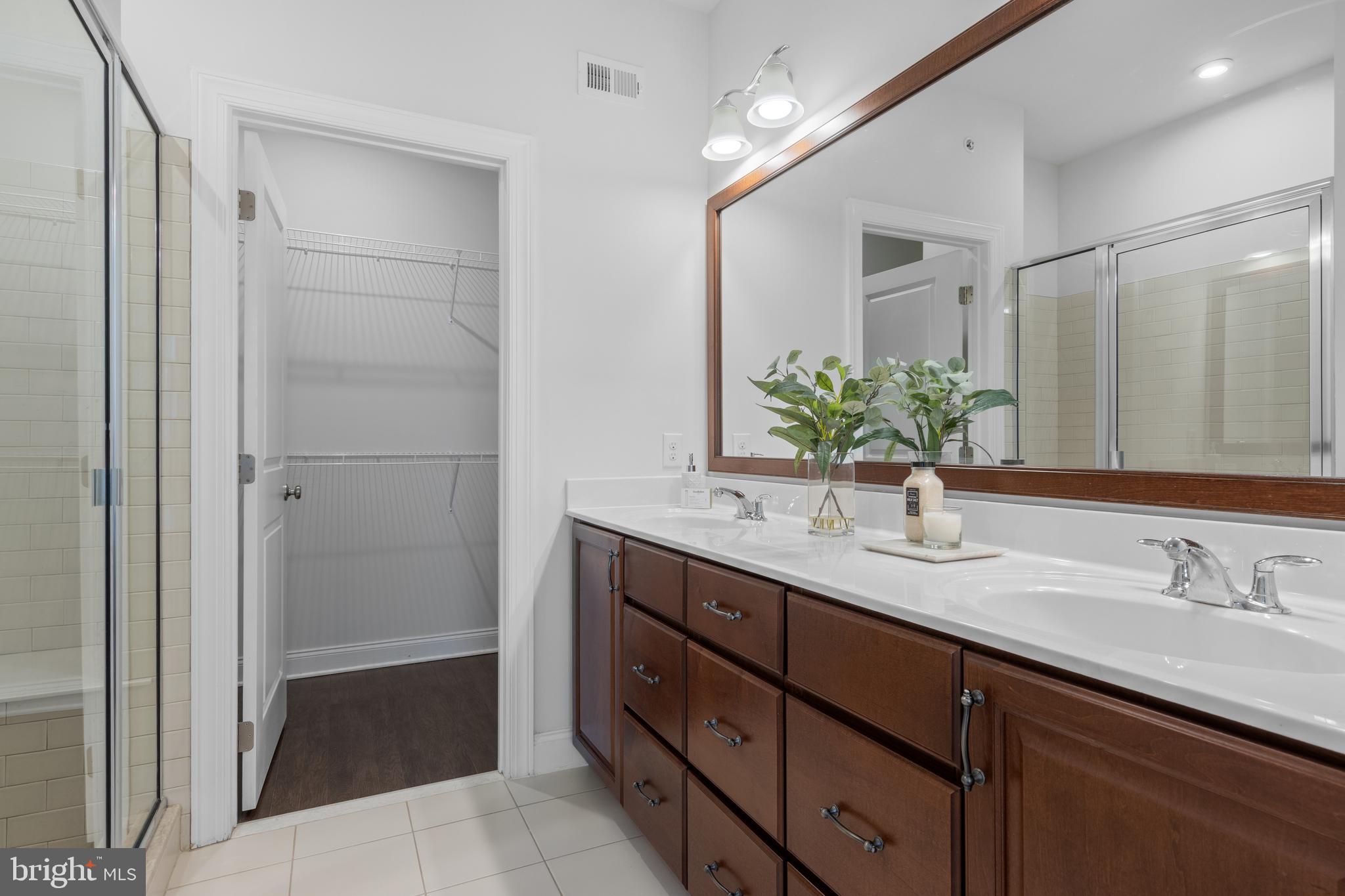 OAKS AT LAFAYETTE HILL - Residential