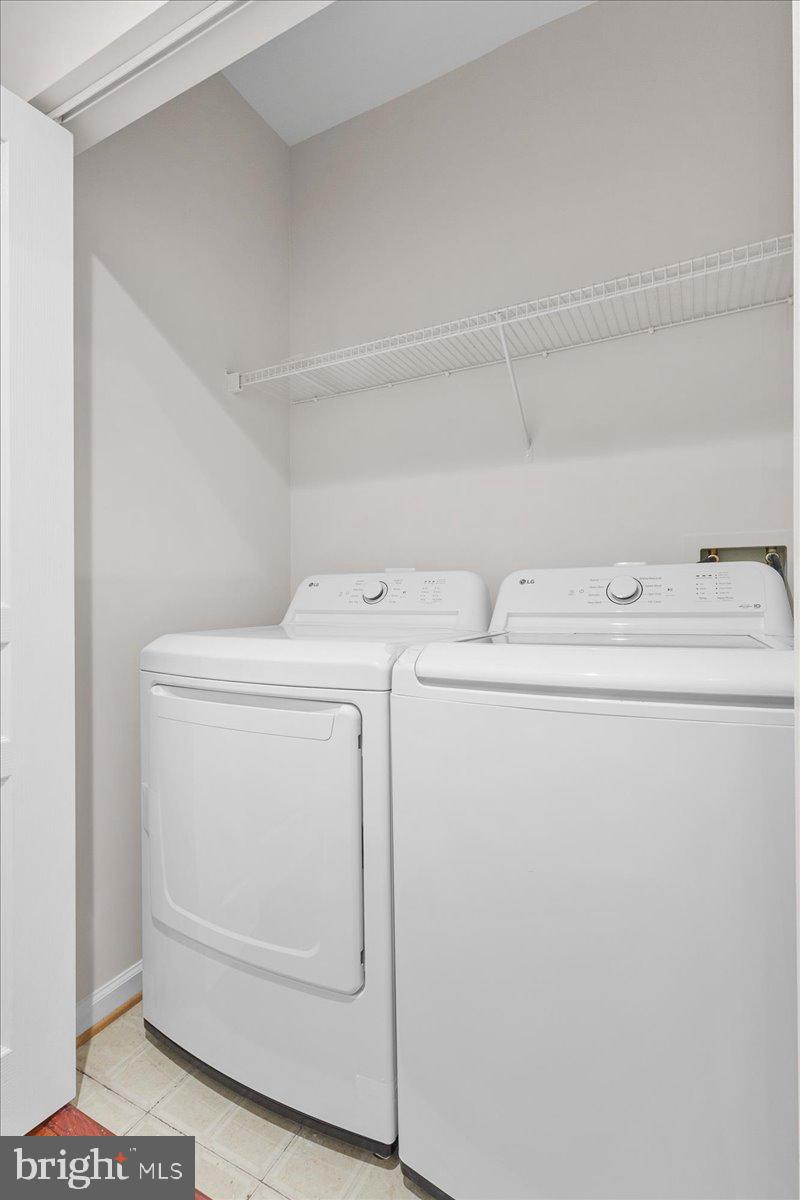 SAVOY AT RESTON TOWN CENTER - Residential