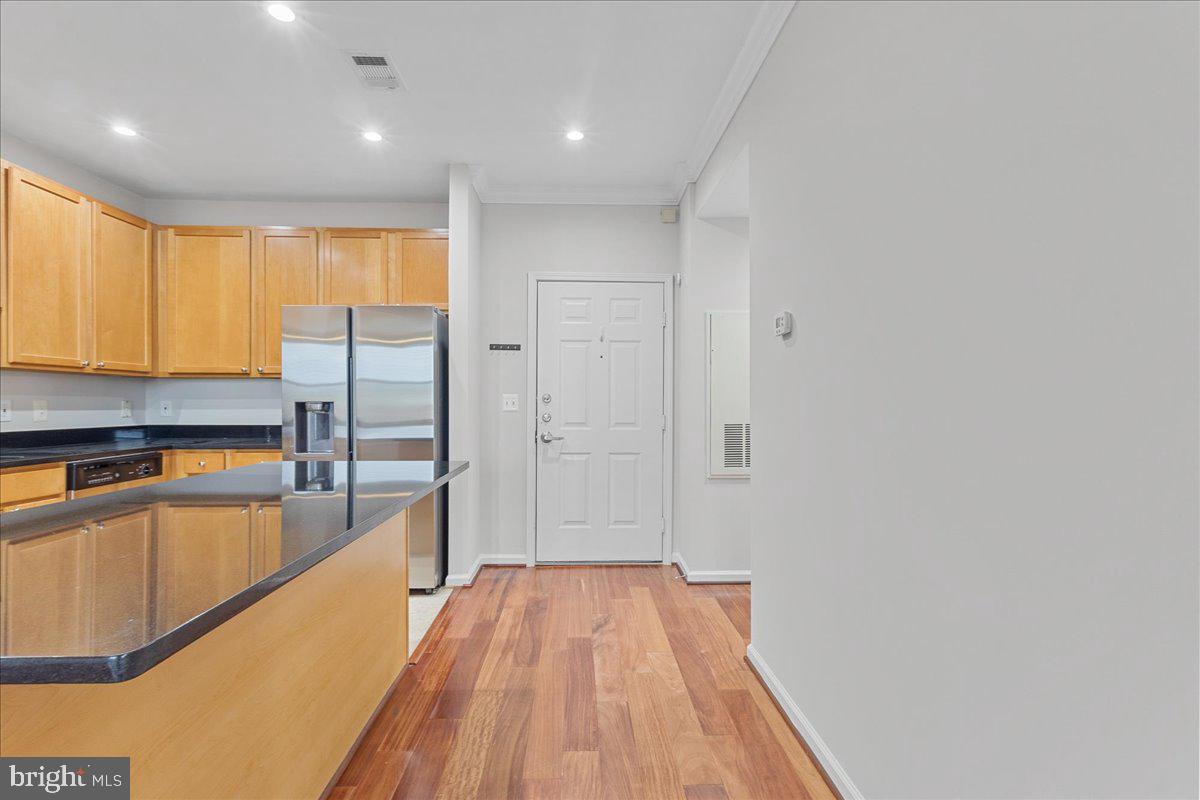 SAVOY AT RESTON TOWN CENTER - Residential