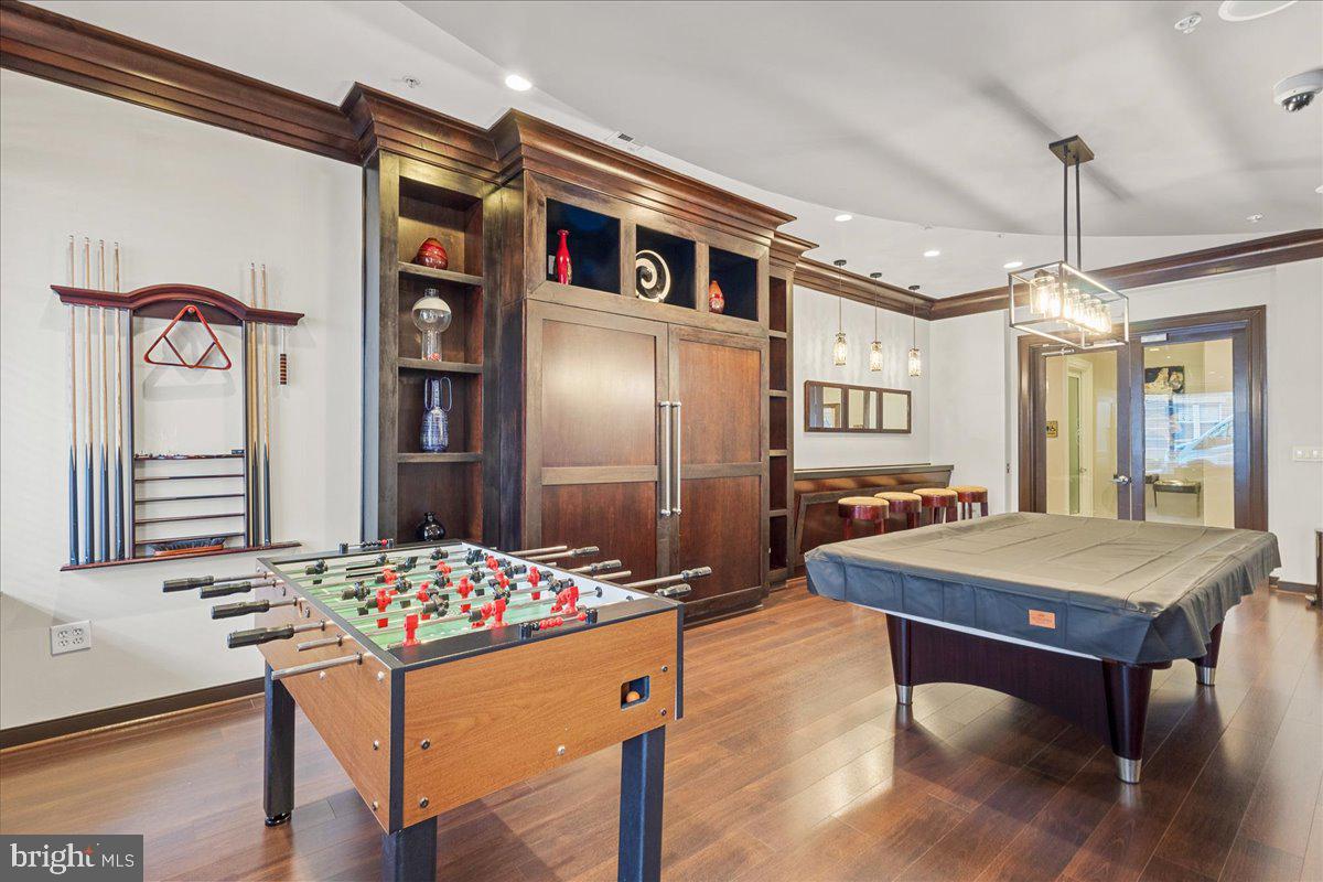 SAVOY AT RESTON TOWN CENTER - Residential