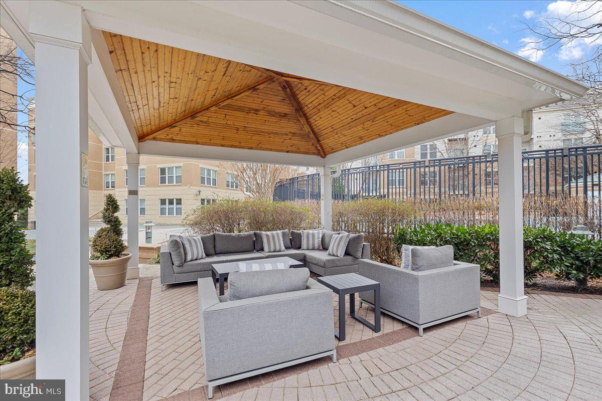 SAVOY AT RESTON TOWN CENTER - Residential