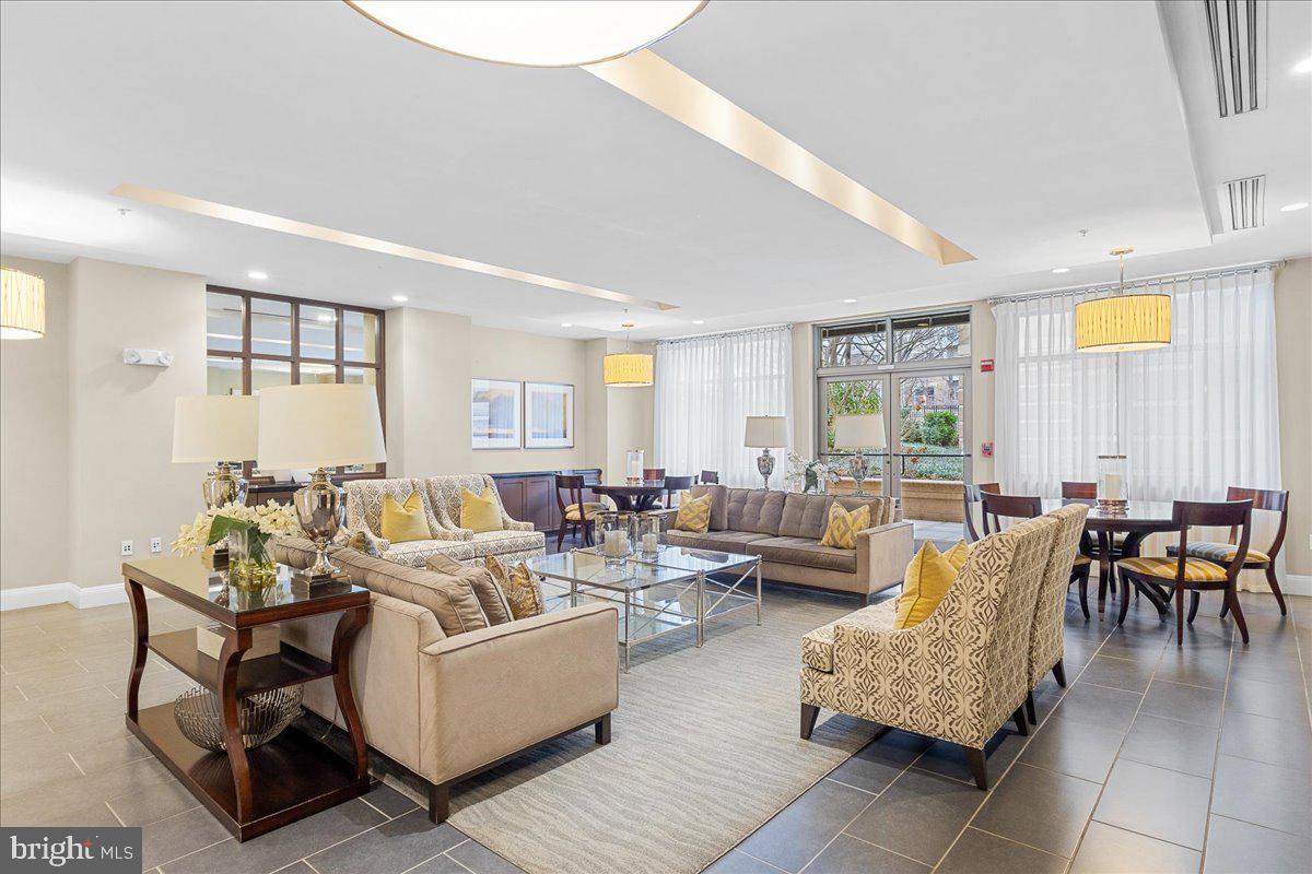 SAVOY AT RESTON TOWN CENTER - Residential