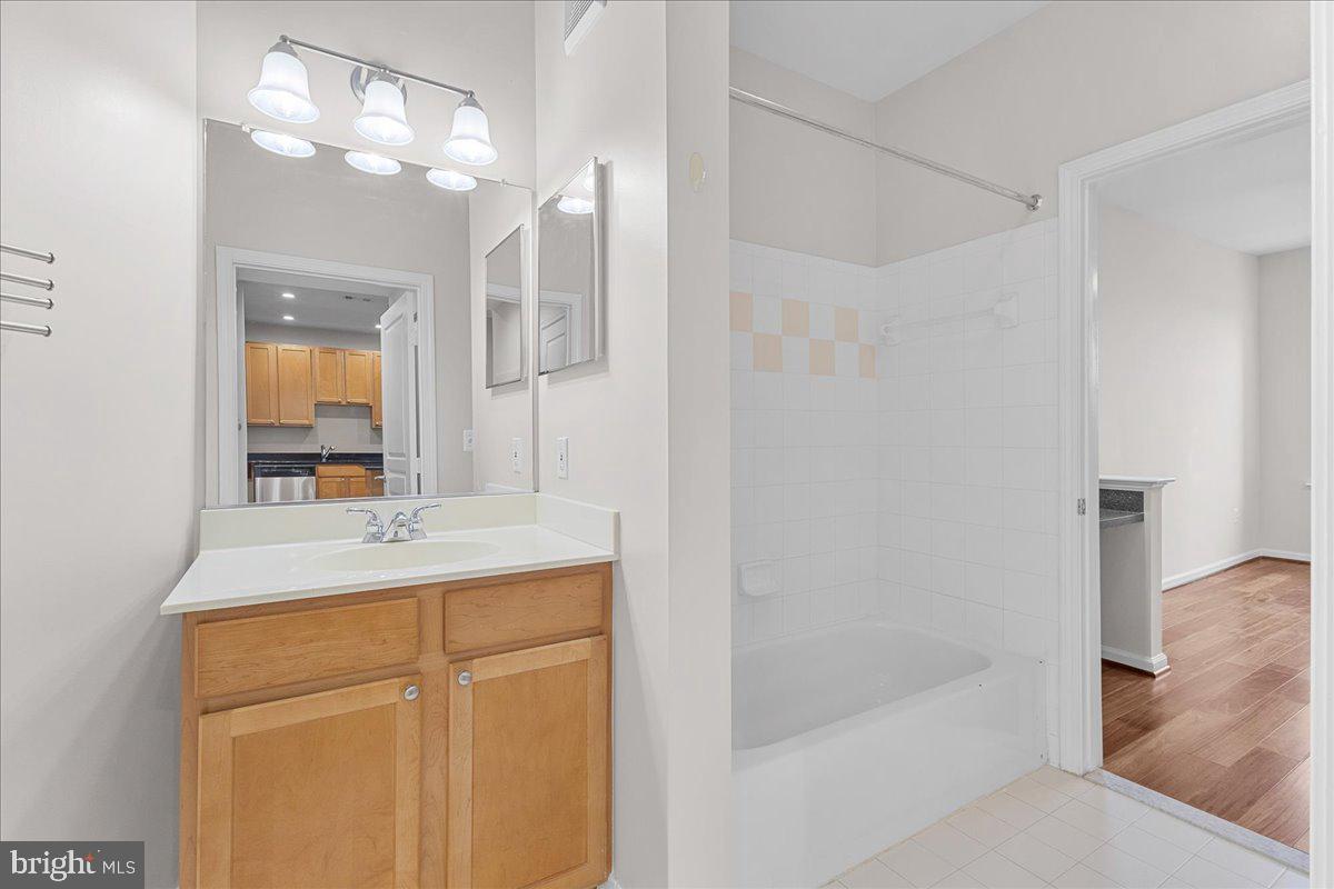 SAVOY AT RESTON TOWN CENTER - Residential